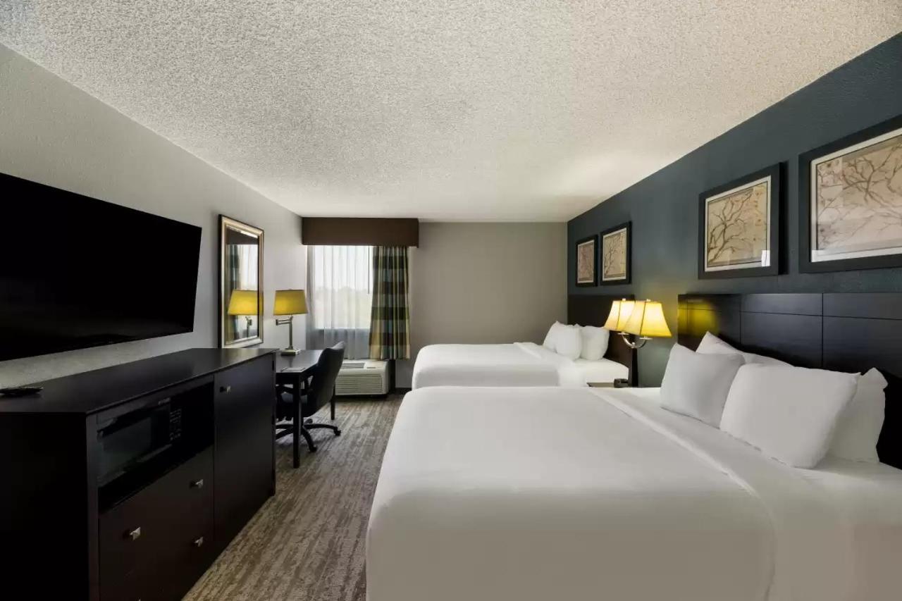 Queen Room with Two Queen Beds - Non-Smoking