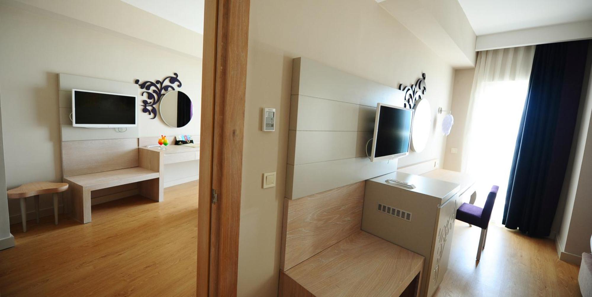 Family Room,1545710416:JPEG