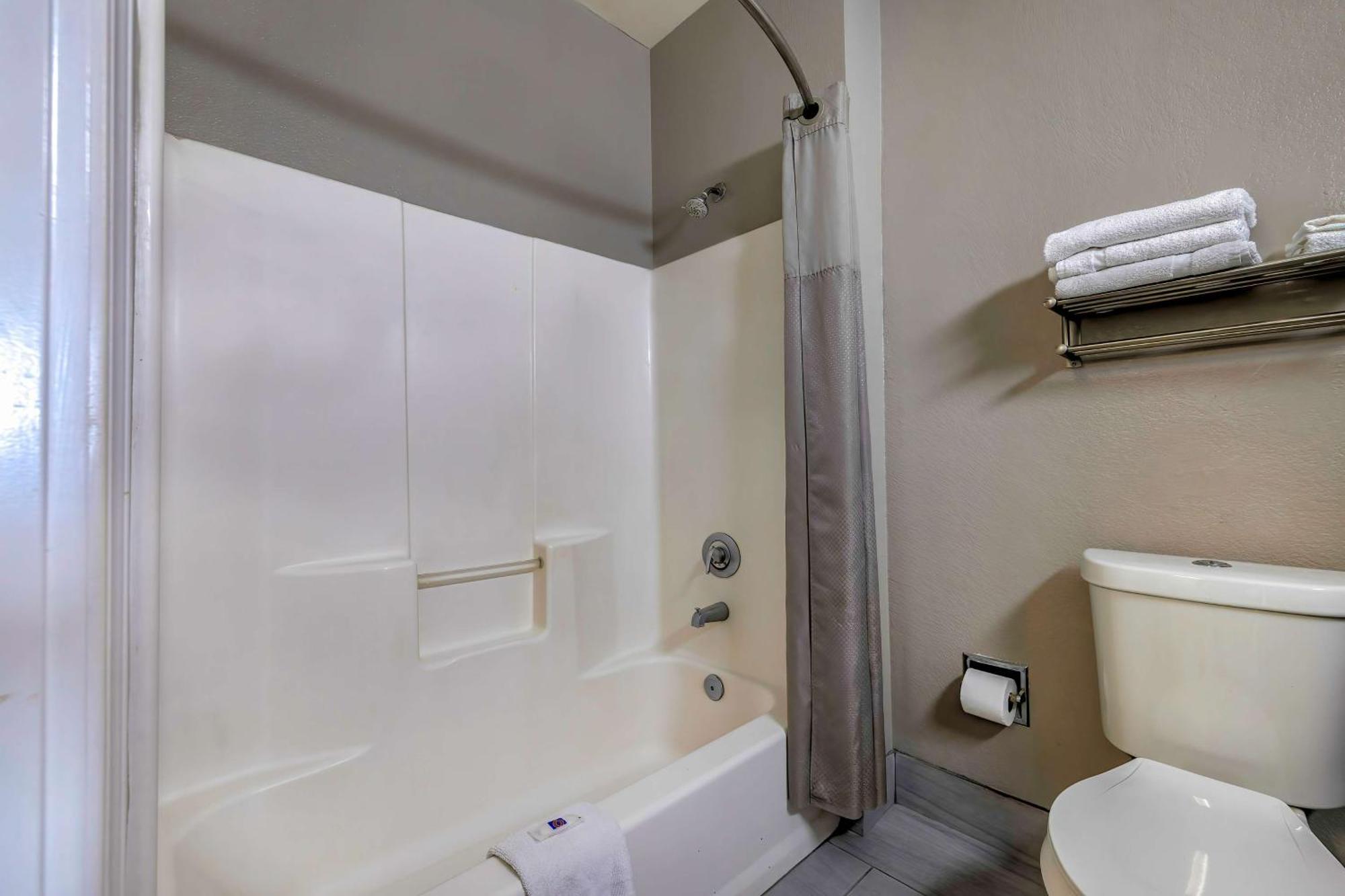 Classic Quadruple Room Non-Smoking,1545901987:JPEG