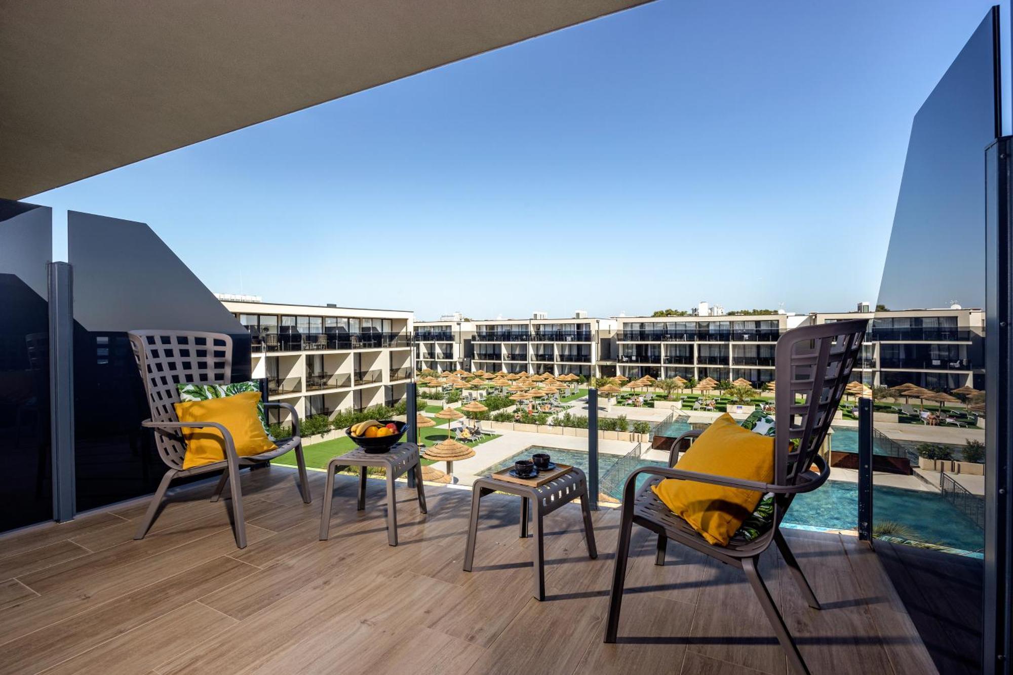 Deluxe Double Room Balcony Pool Side