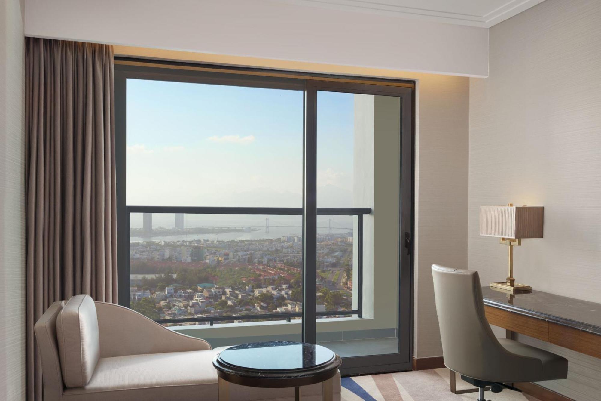 Panoramic Twin, Guest room, 2 Twin/Single Bed(s), City View, High floor, Balcony