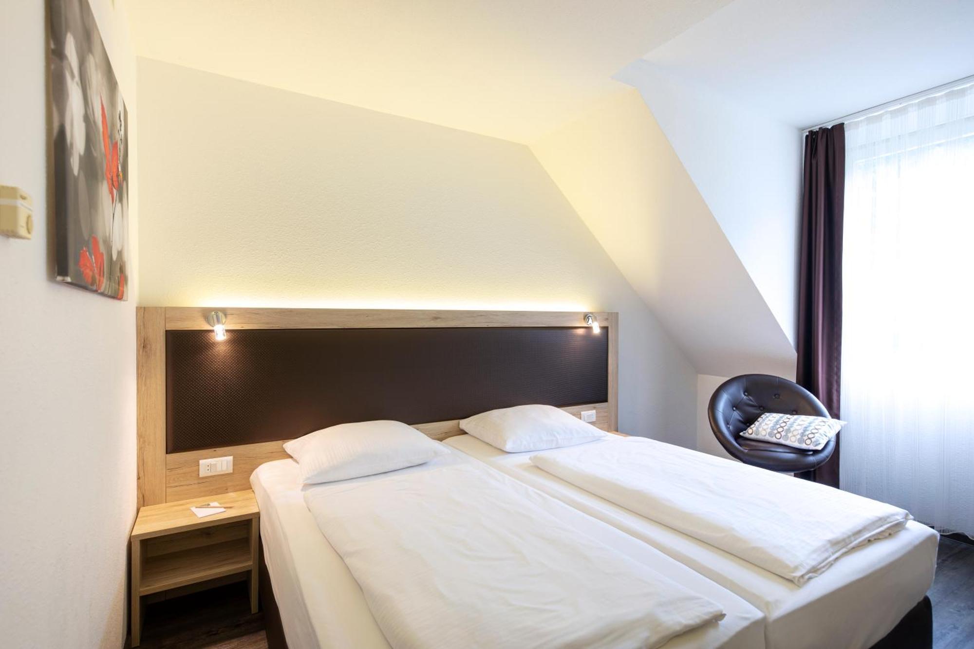 Economy Triple Room
