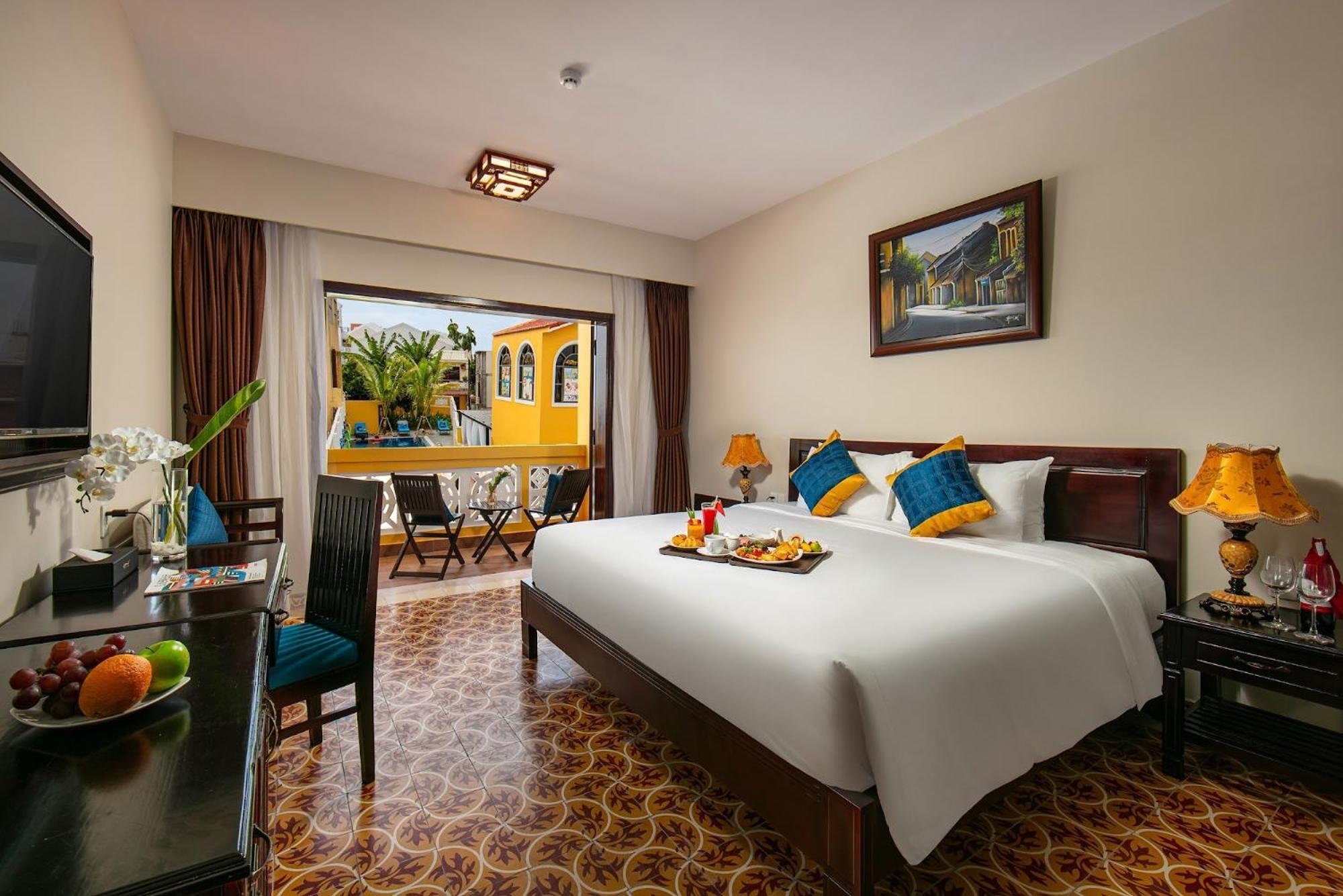 Trendy Double/Twin Room With Pool View & Balcony