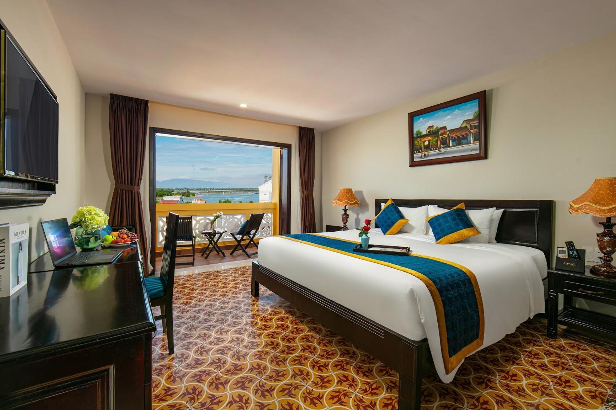 Premium Double/Twin With River View & Balcony