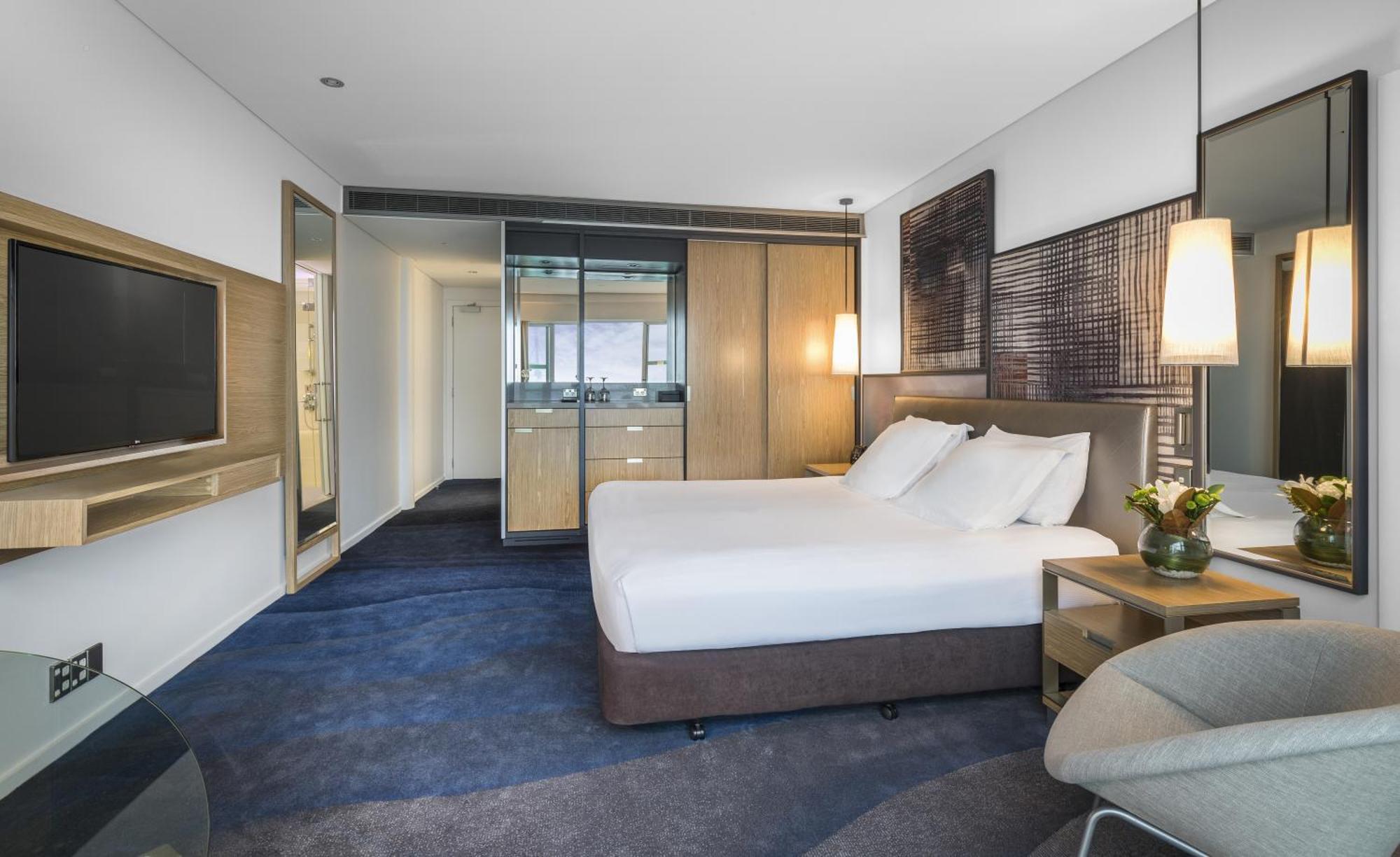 Zimmer mit Kingsize-Bett