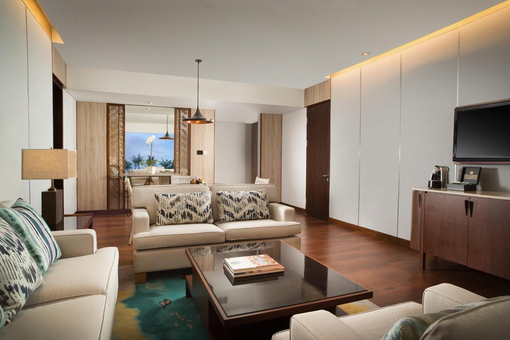 Oceanfront King Suite,1547974345:JPEG