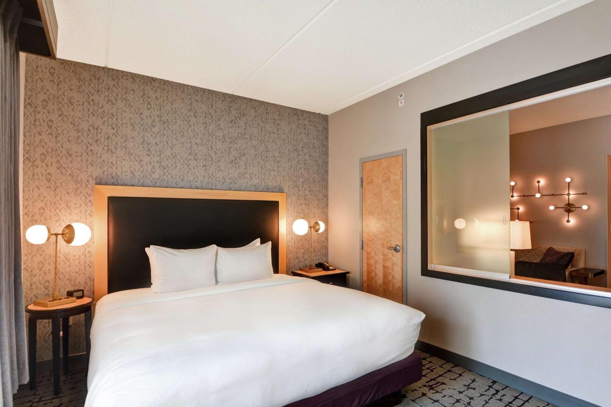 Large King Room with Sofa Bed - Non-Smoking