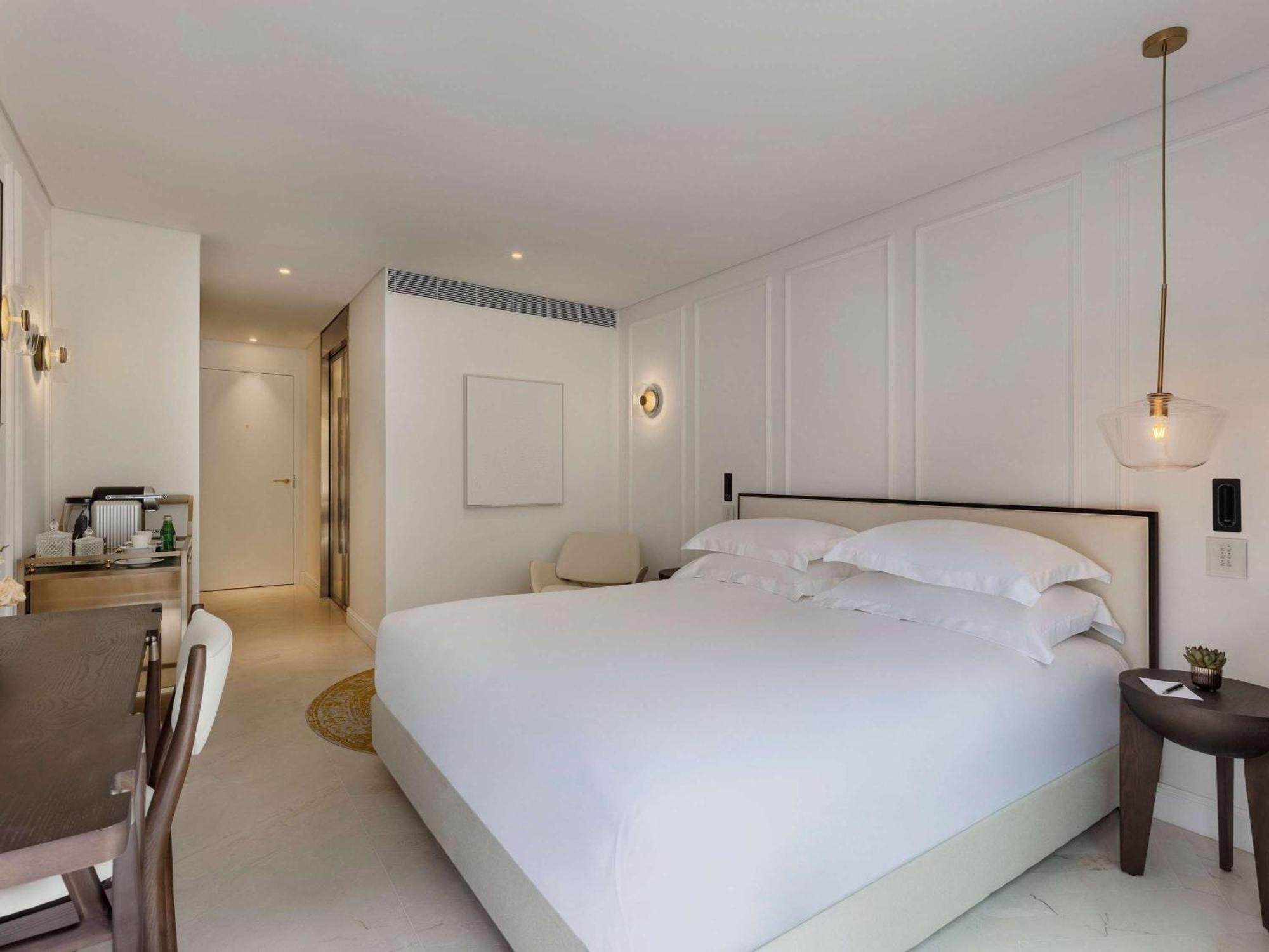 Superior Room with One King Bed or Twin Beds