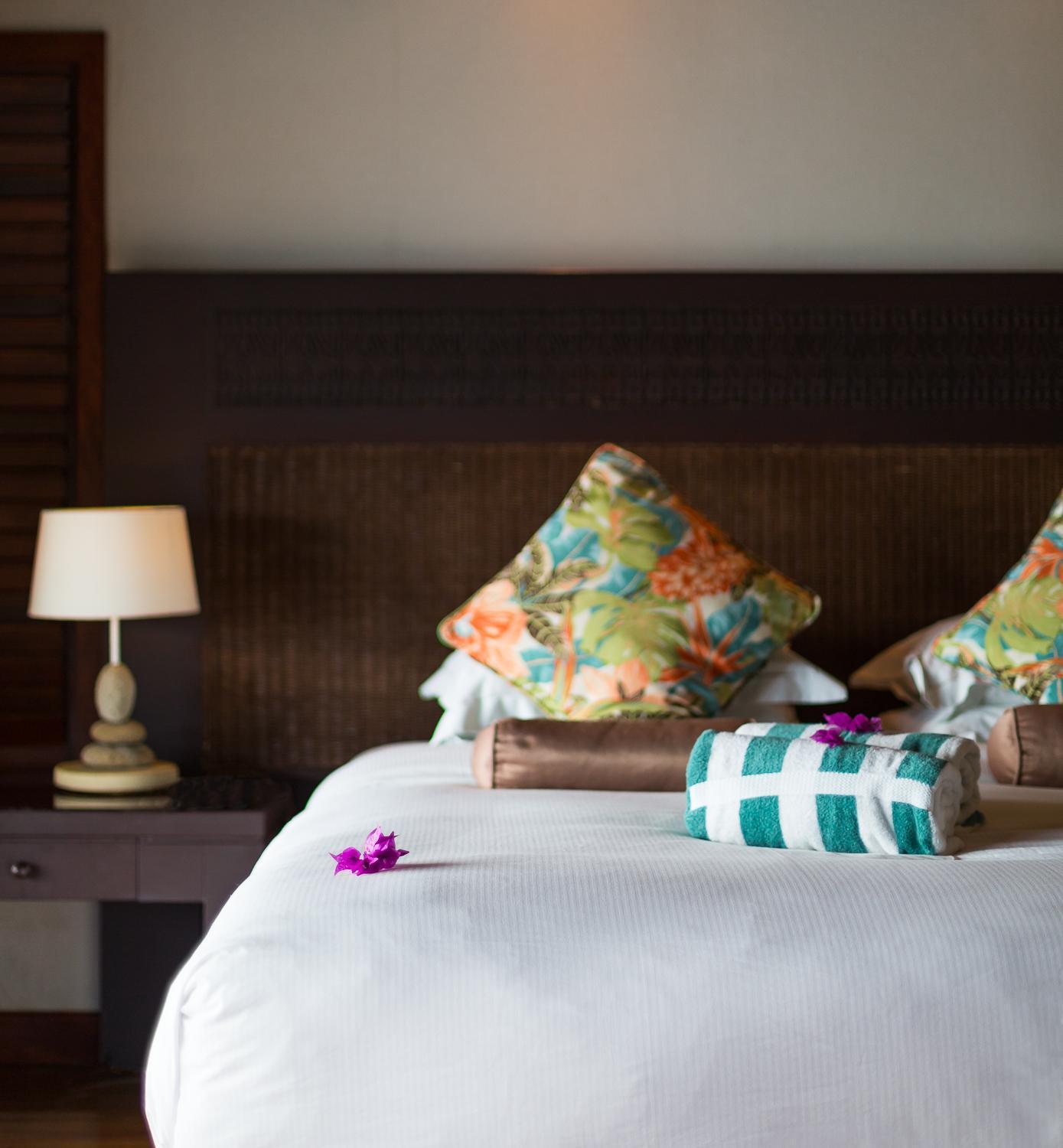 Premium Bungalow mit Kingsize-Bett und Panoramablick - auf dem Wasser