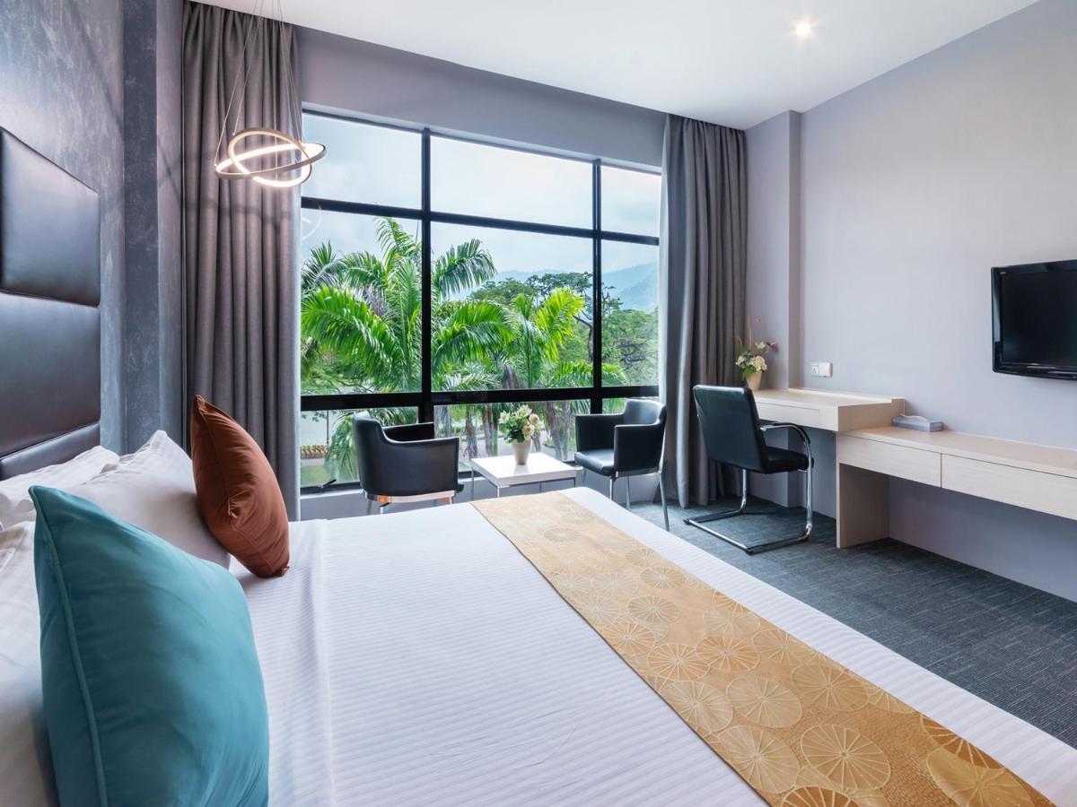 Premier Double Room with Lake View