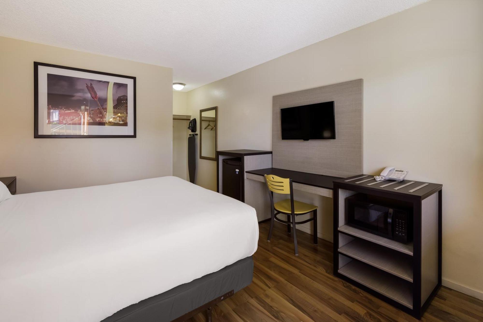 Standard Queen Room with Roll-In Shower - Disability Access Non-Smoking