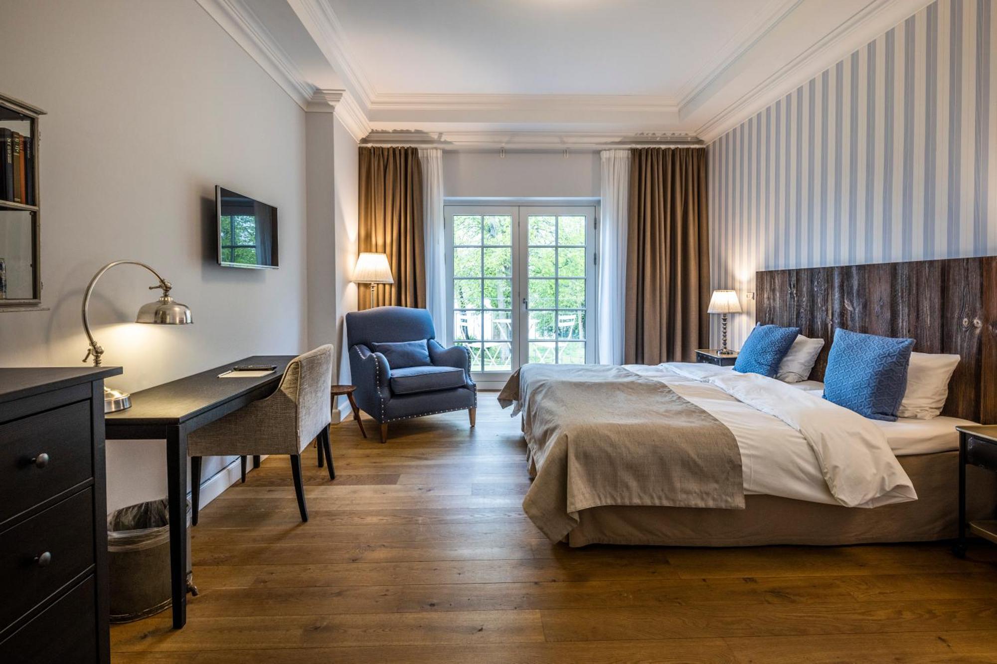 Seaside Double Room with Bathtub and Balcony or Terrace