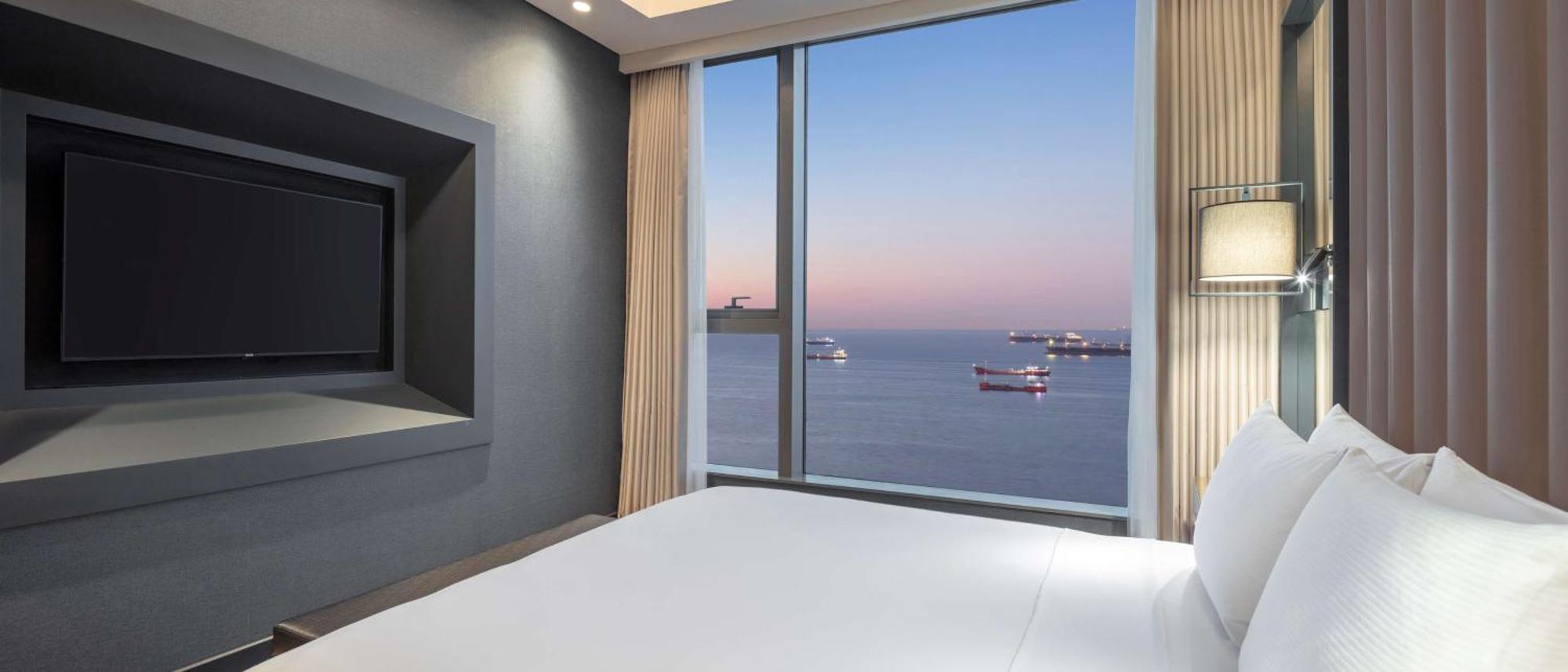 Grand Family Suite Sea View Executive Lounge Access,1550380225:JPEG