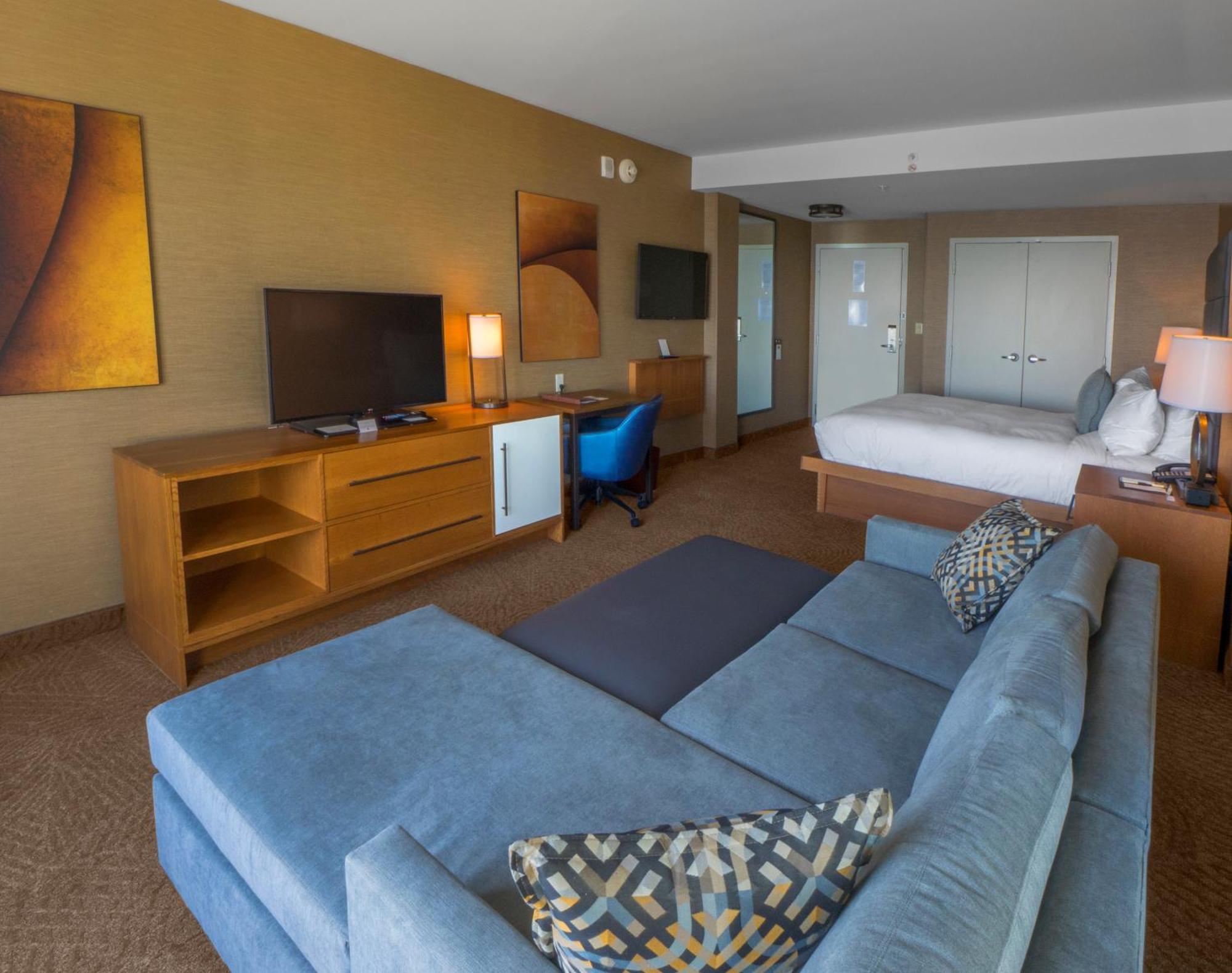 Superior King Room with River View