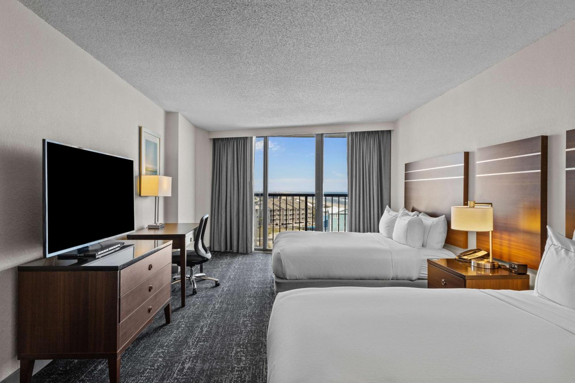 Queen Room with Two Queen Beds with Ocean View - Non-Smoking