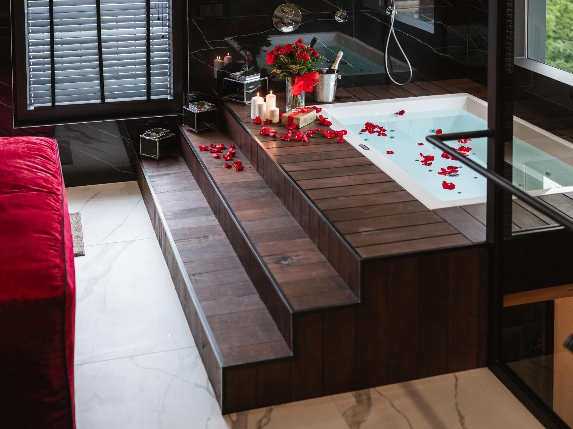 Penthouse Suite Jacuzzi