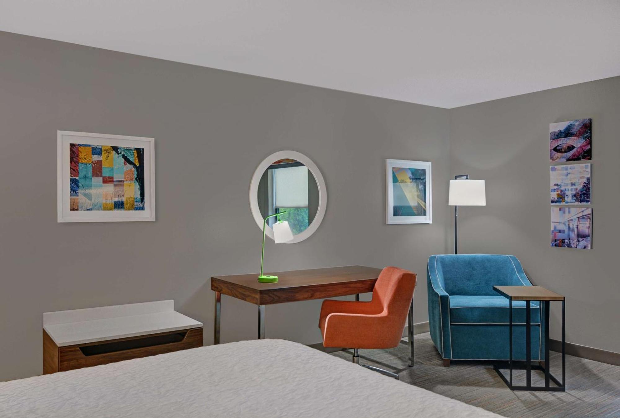King Room with King Bed - Non-Smoking