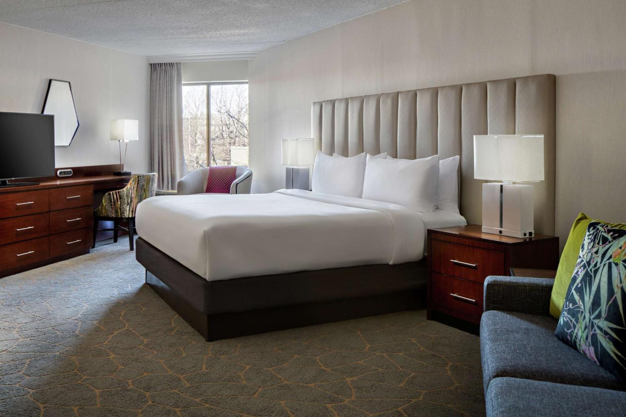 Corner King Suite Kitchenette