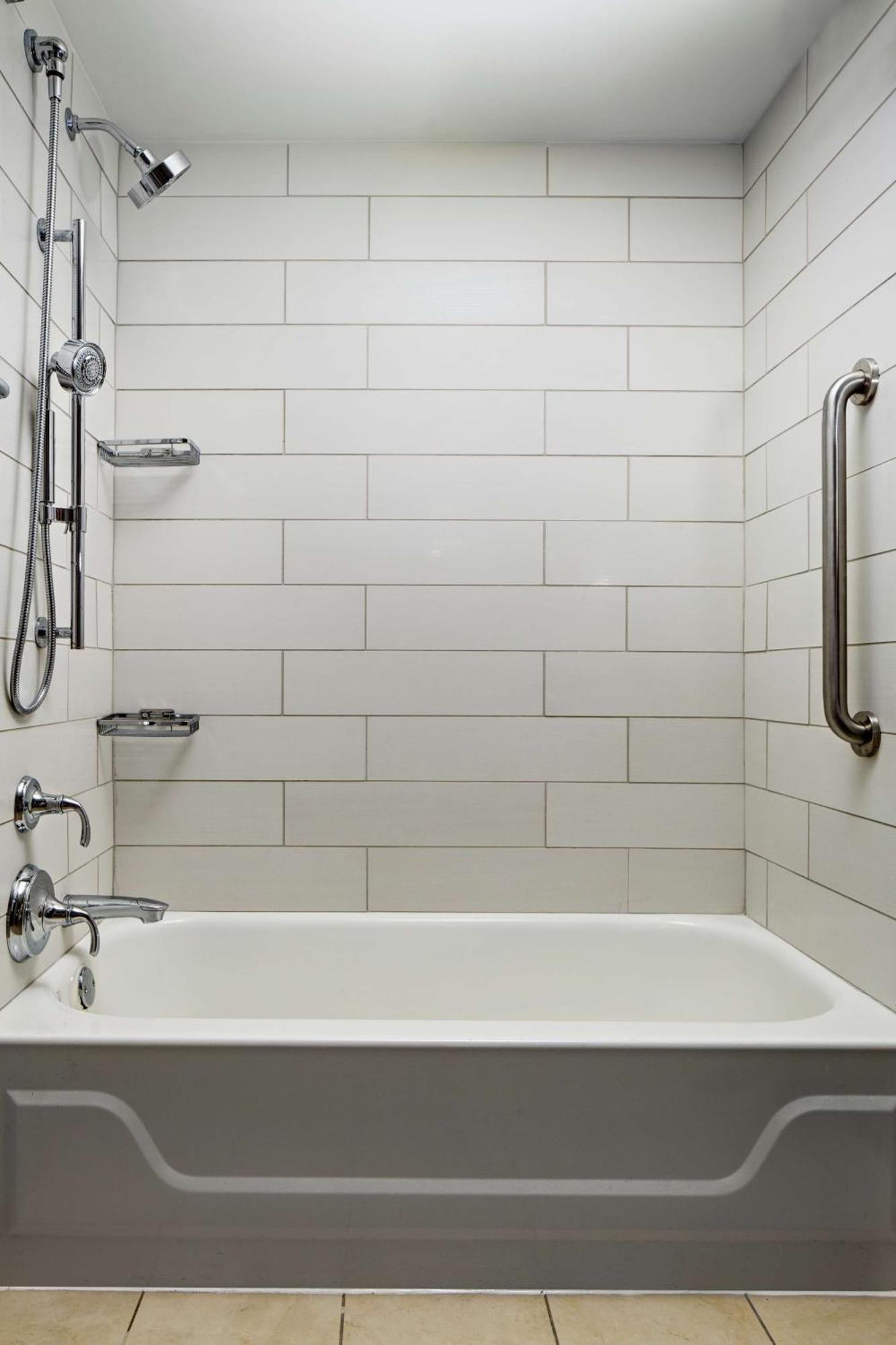 King Room Tub Mobility Hearing Access