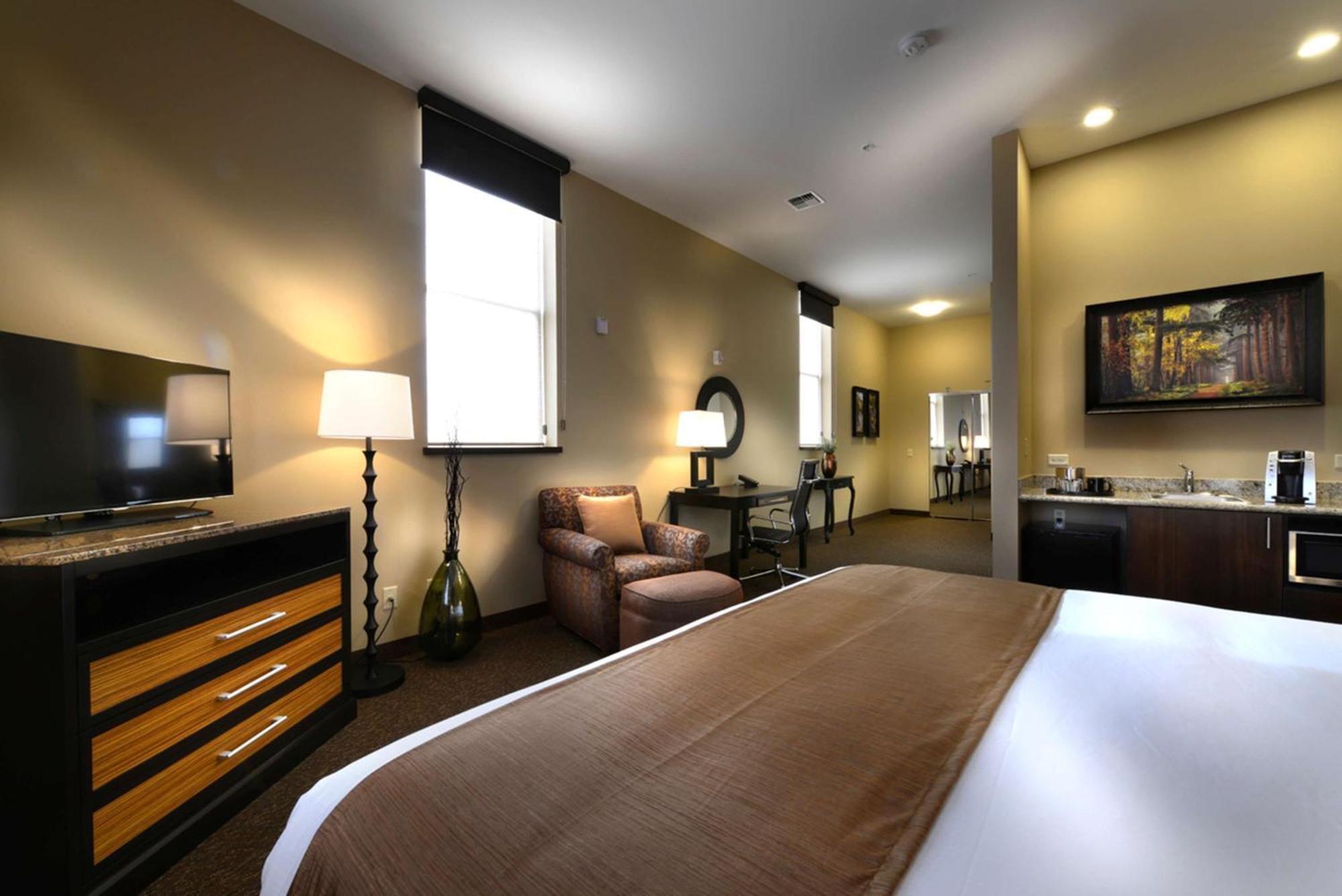 Corner King Room