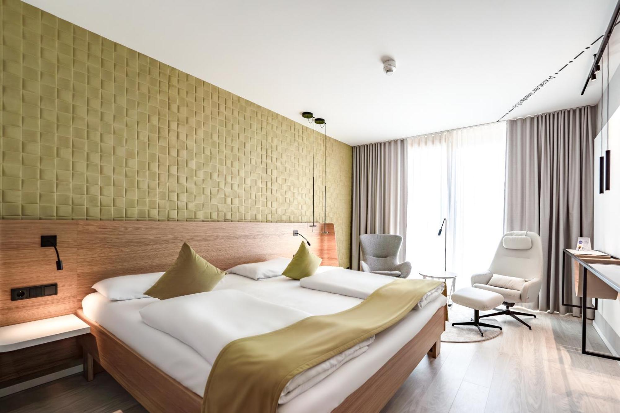 Executive Queen Room,1552252144:JPEG