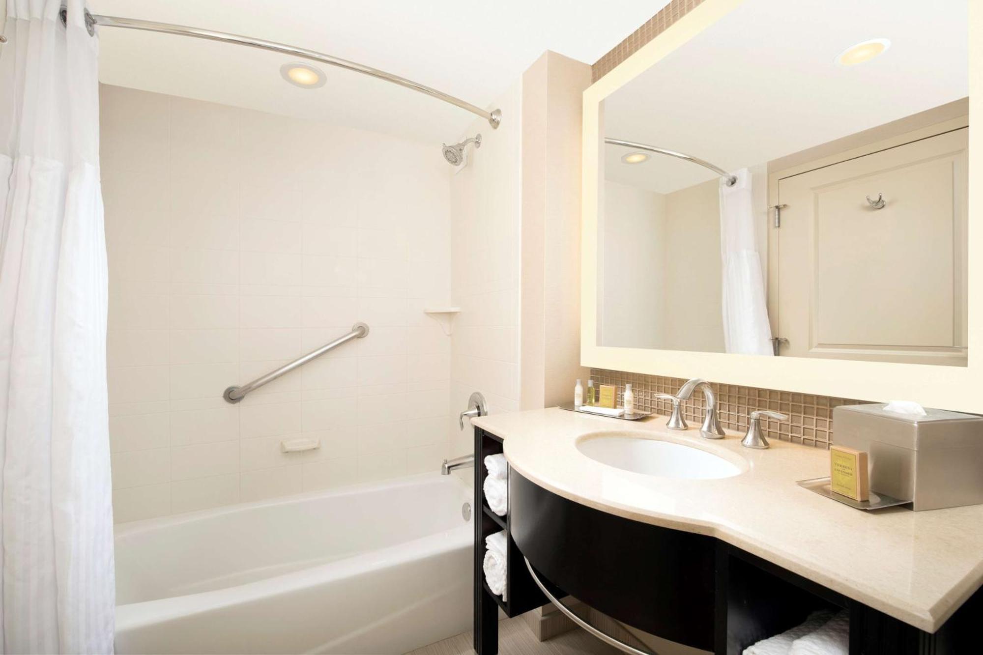 Executive Queen Room with 2 Queen Beds - Non-Smoking