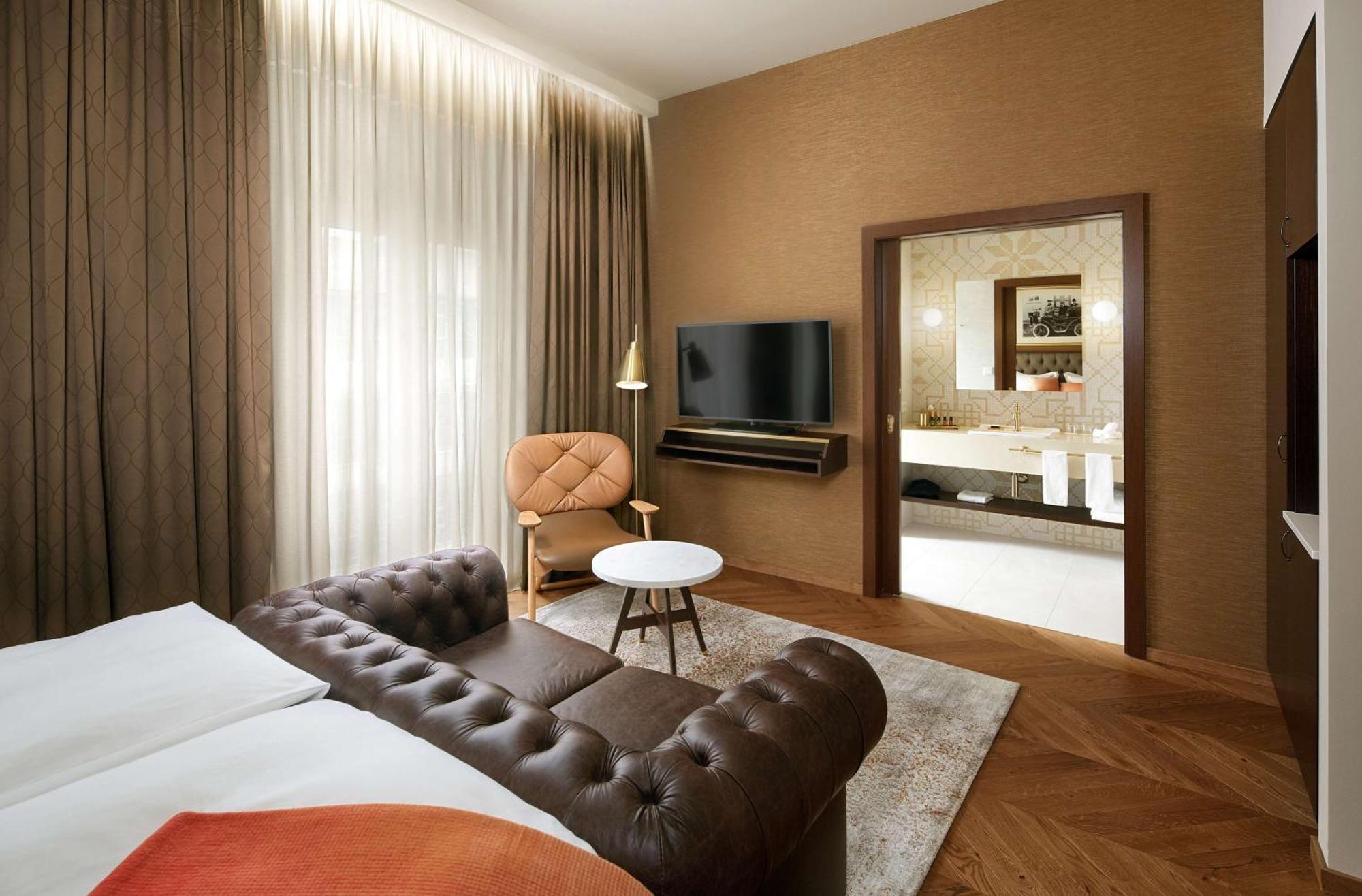 Deluxe King Room