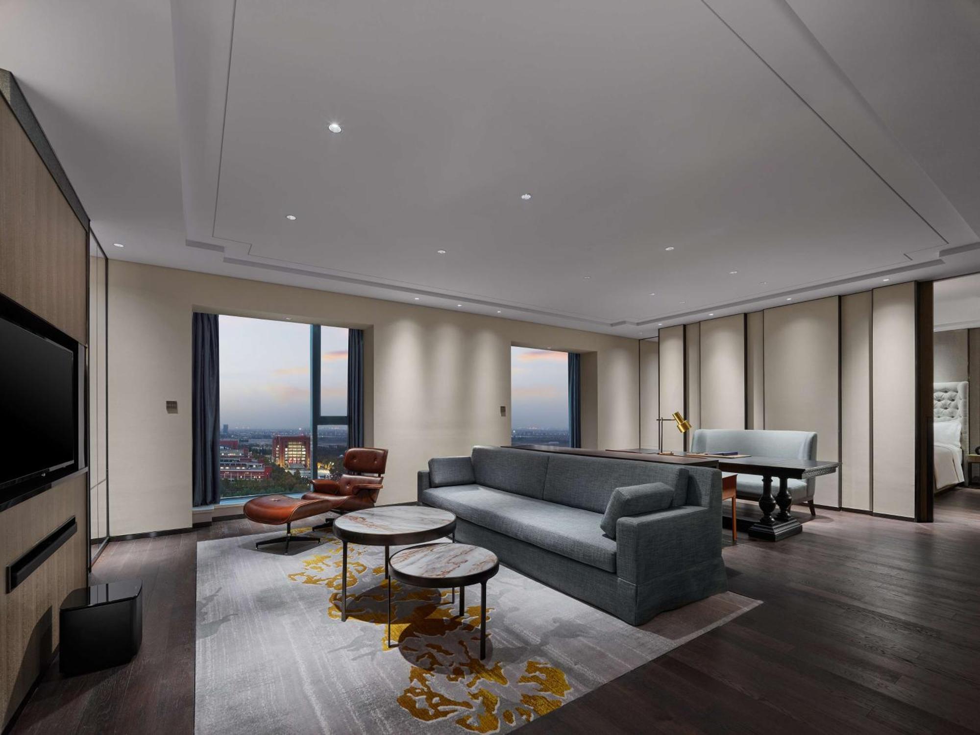 Premium King Suite
