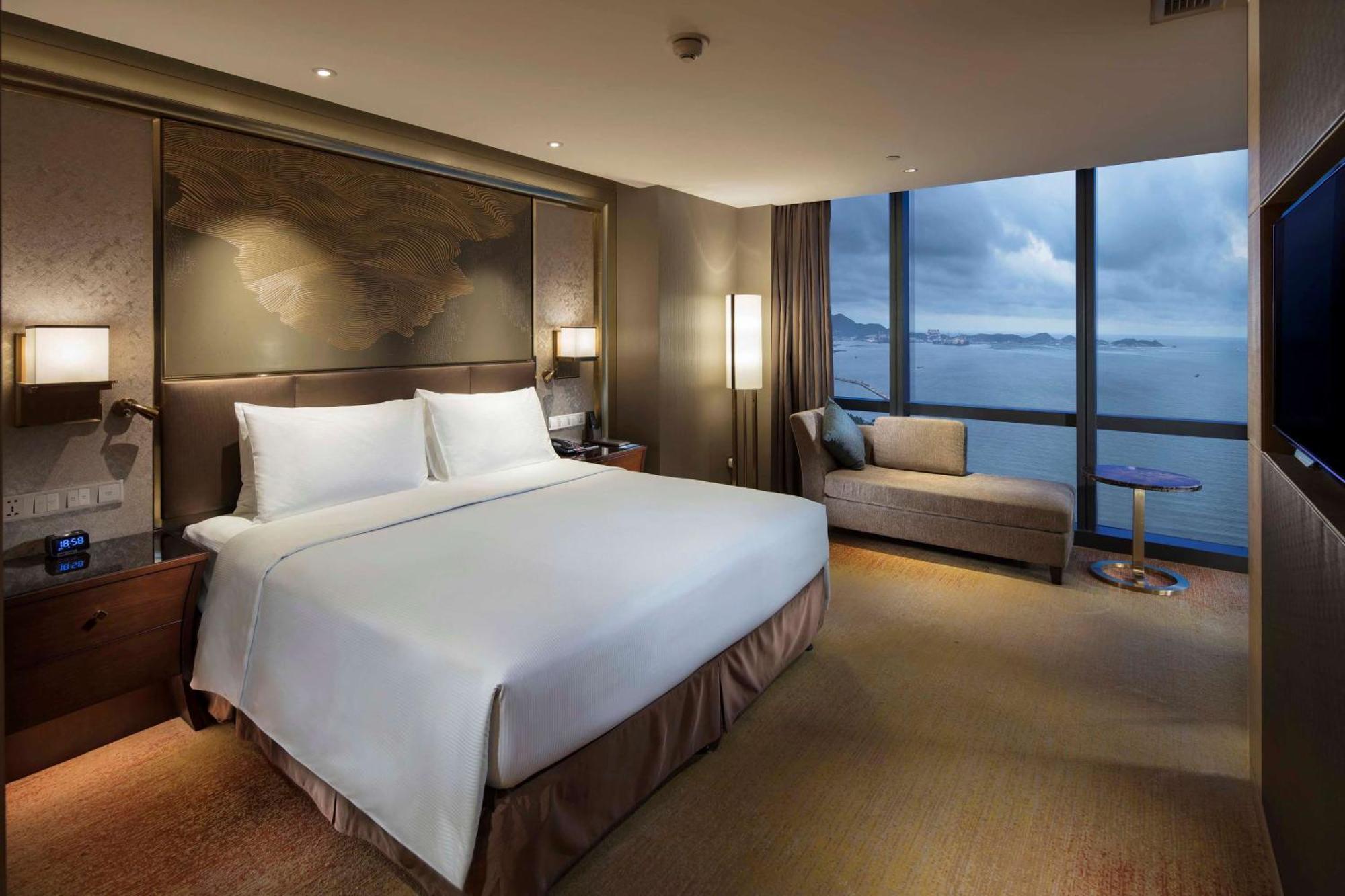 Deluxe King Room with Sea View