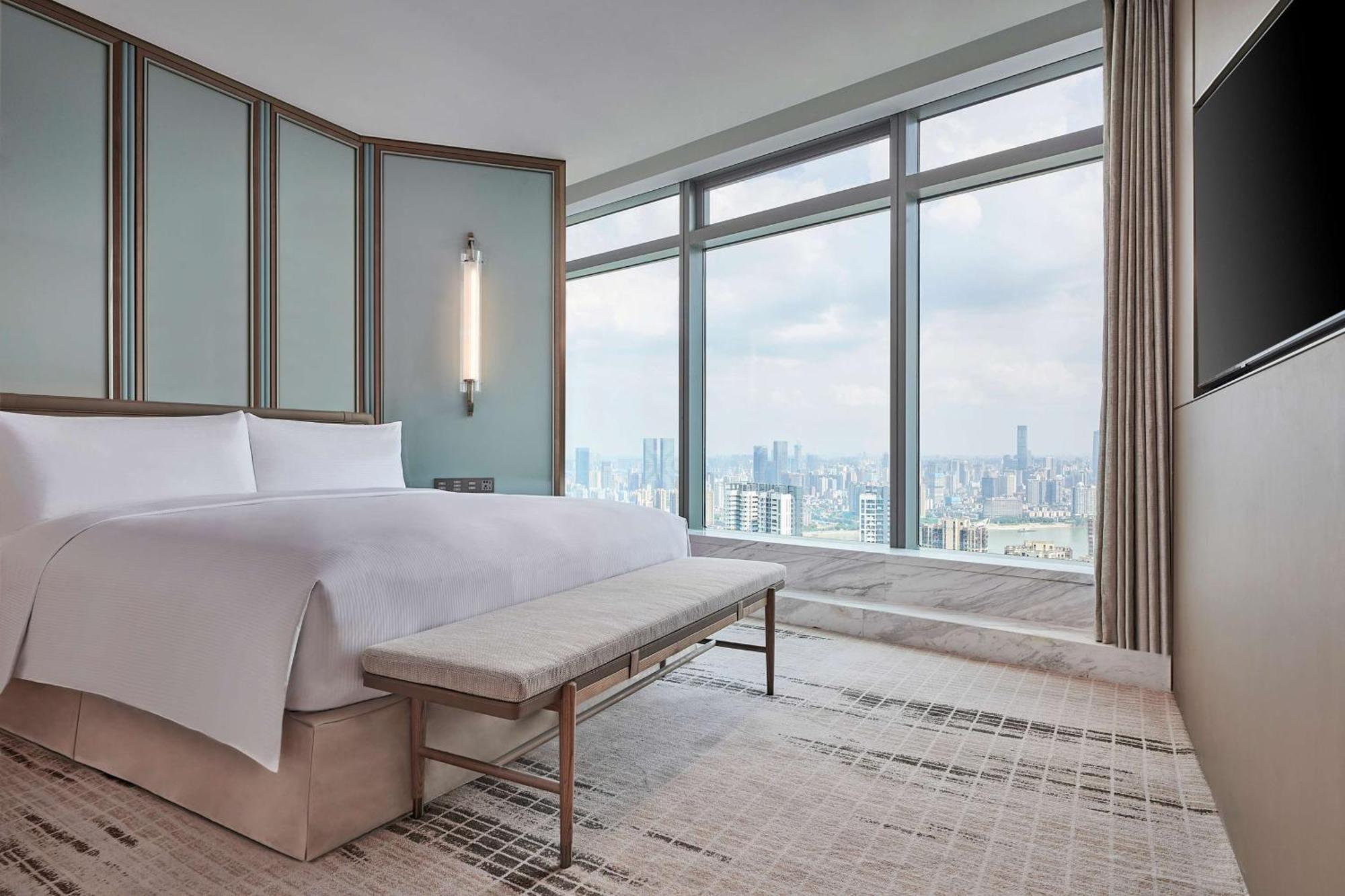 Deluxe King Suite with River View