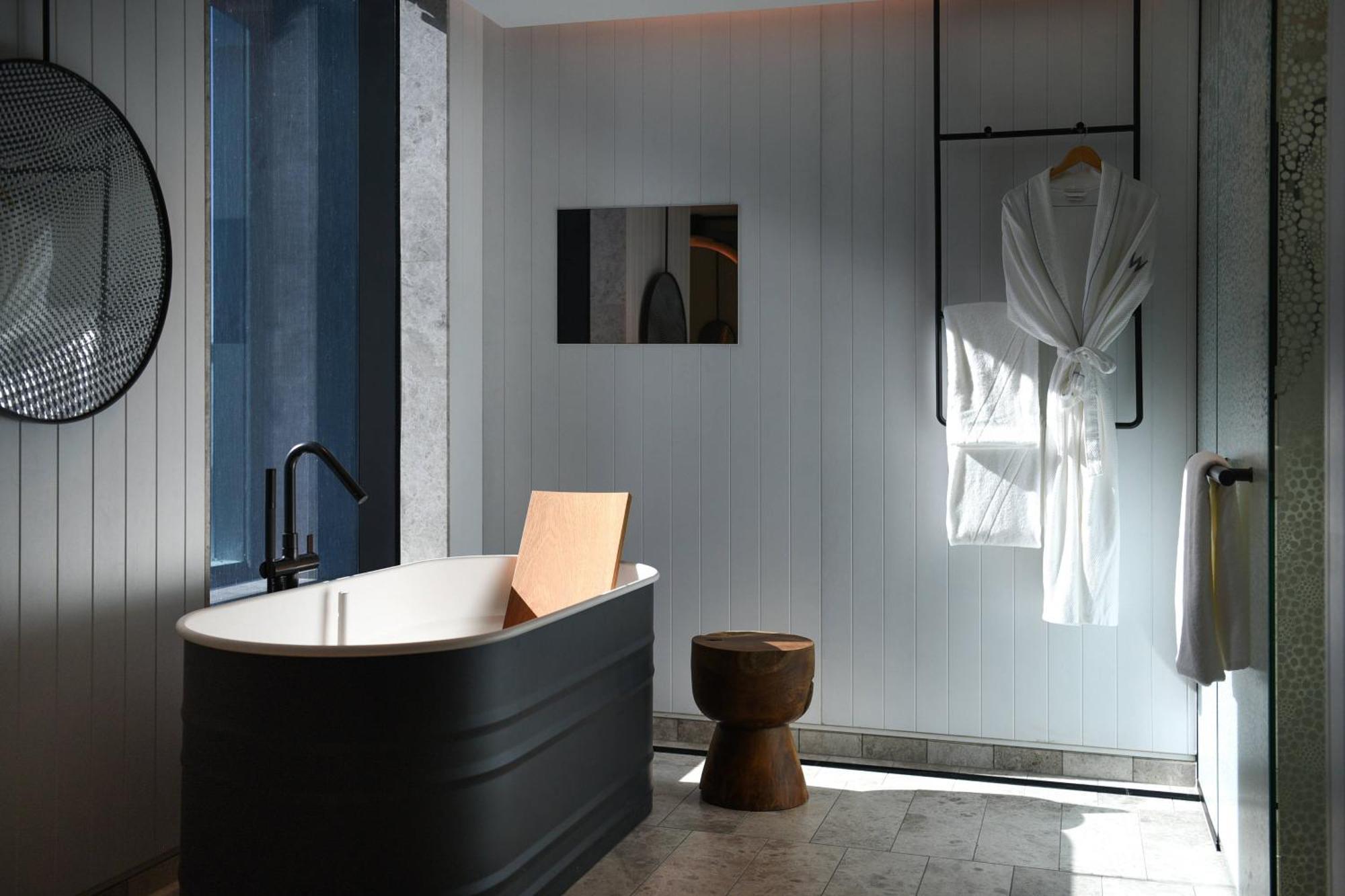 King Suite with River View and High Floor – Supreme Suite