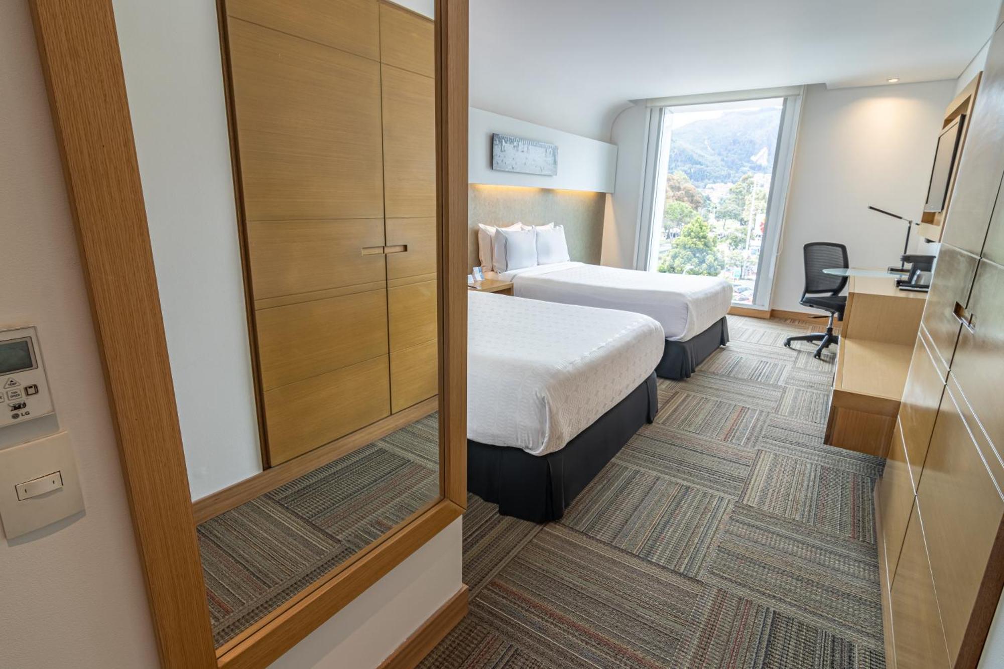 Twin Room,1553242879:JPEG