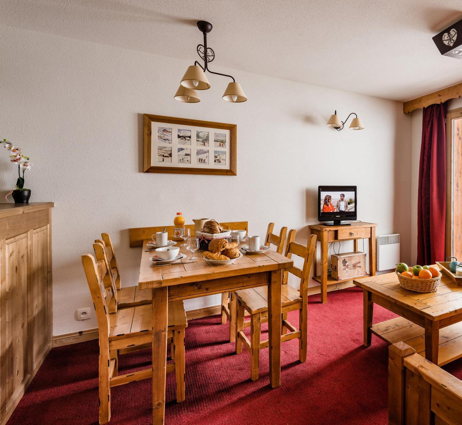 Two-Bedroom Apartment,114285209:JPEG