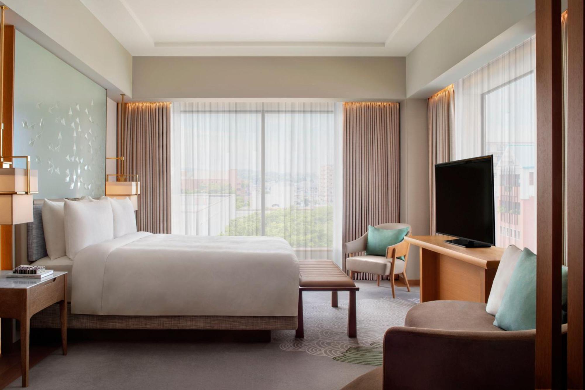 Executive Suite King Executive Suite 1 King City view