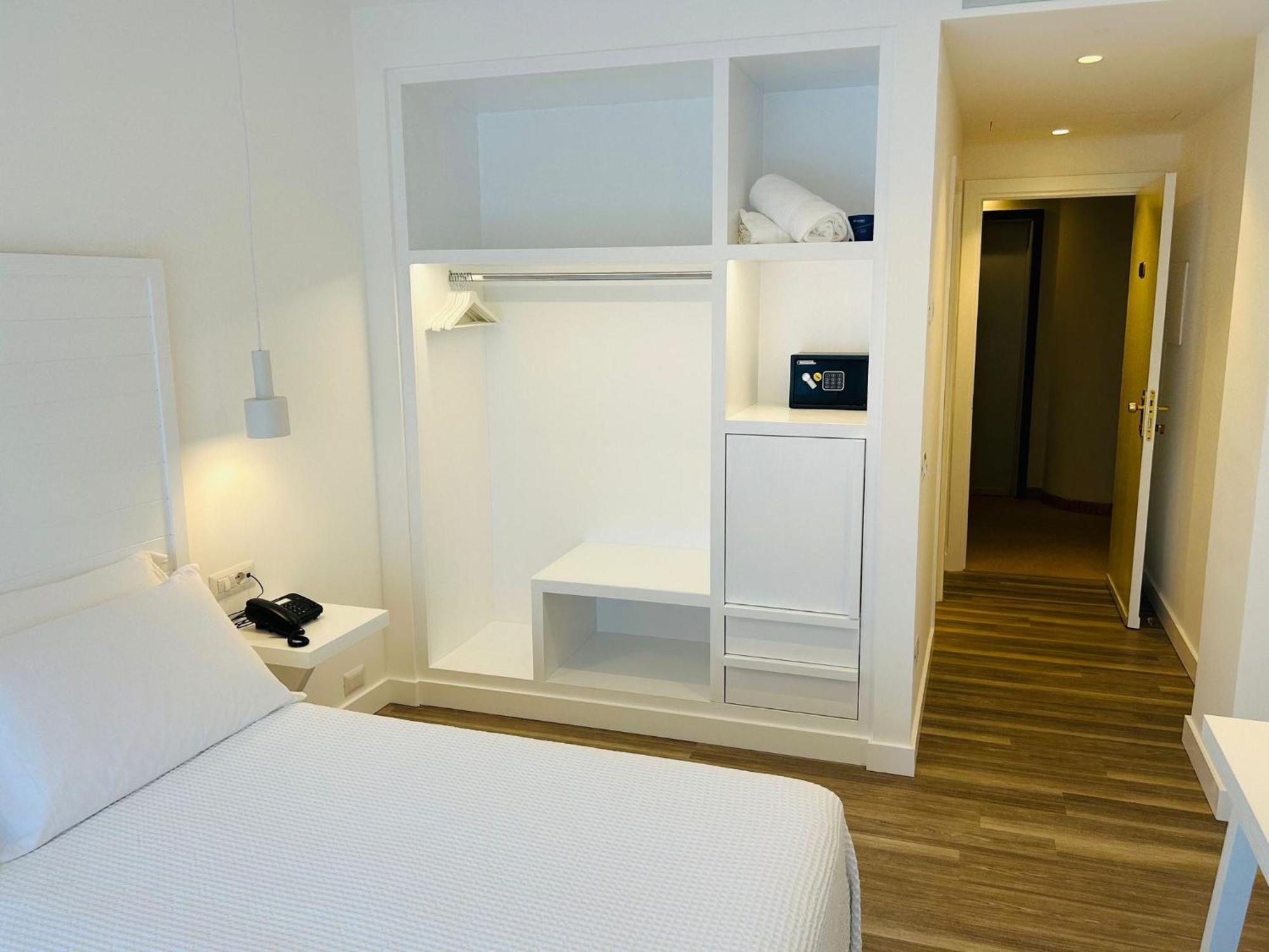 Deluxe Double or Twin Room with Sea View