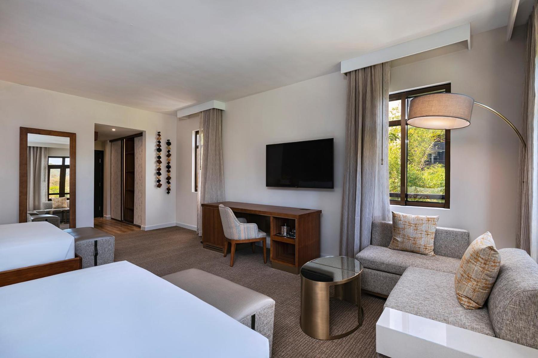 Cascade Deluxe Guest room with 2 Queen, Mountain view
