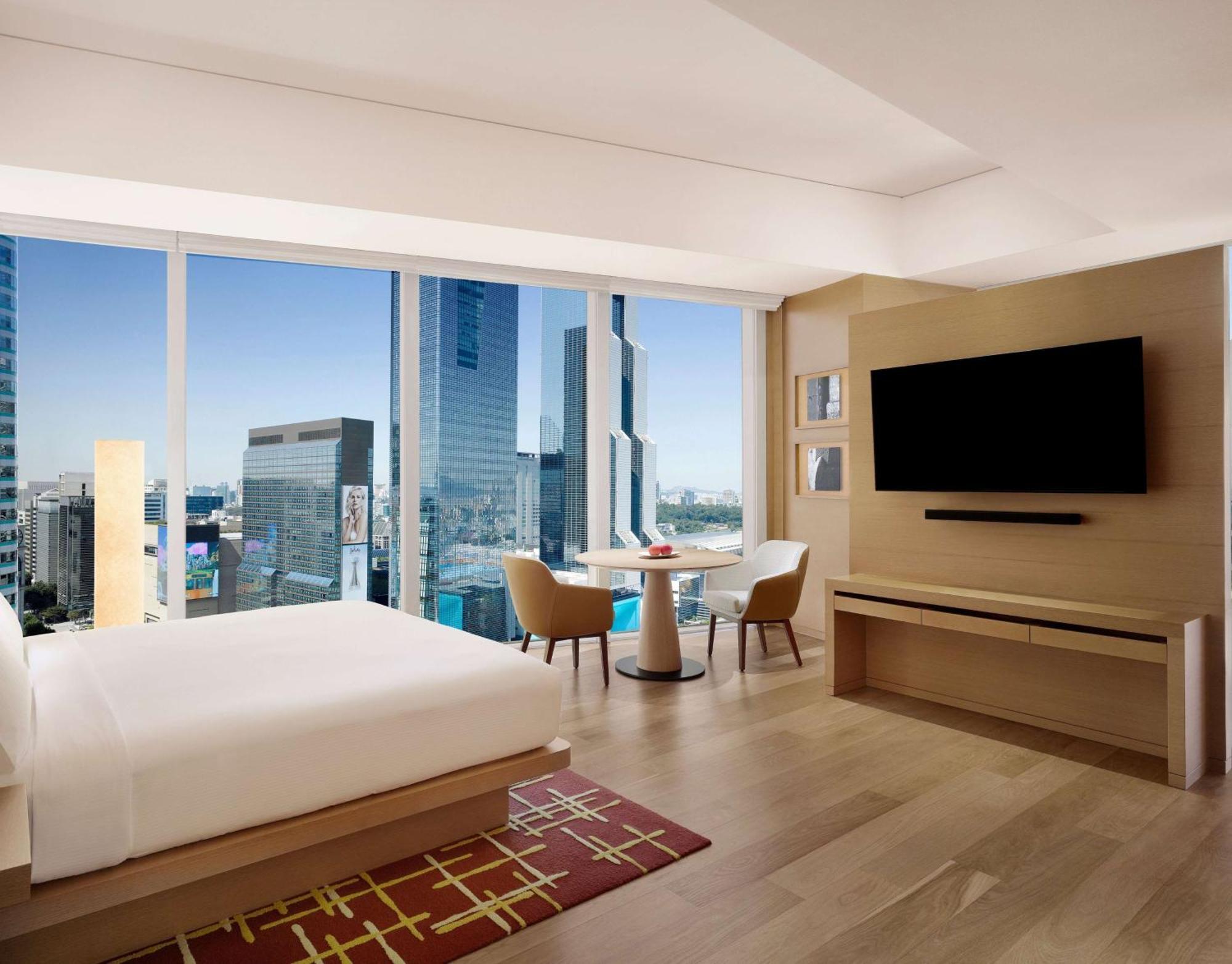 1 King Bed City View Deluxe