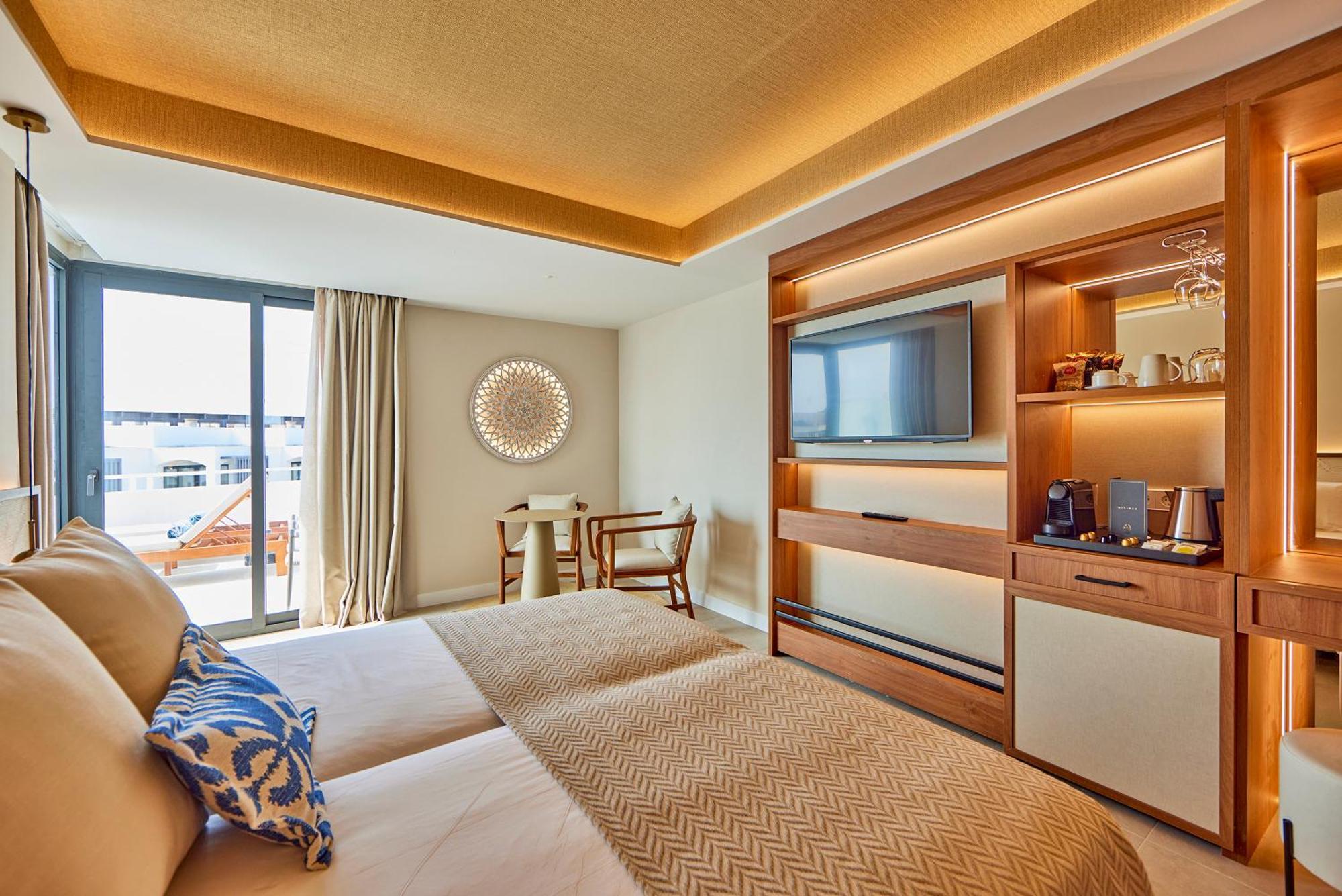 Junior Suite met Zijdelings Zeezicht (2 Volwassenen + 1 Kind)