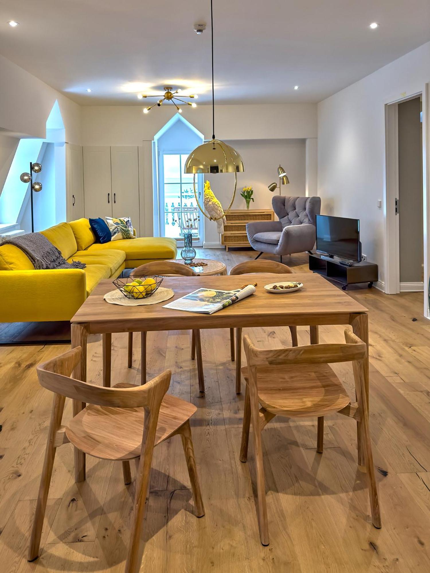 Two-Bedroom Apartment with Sea View - Dark Rose