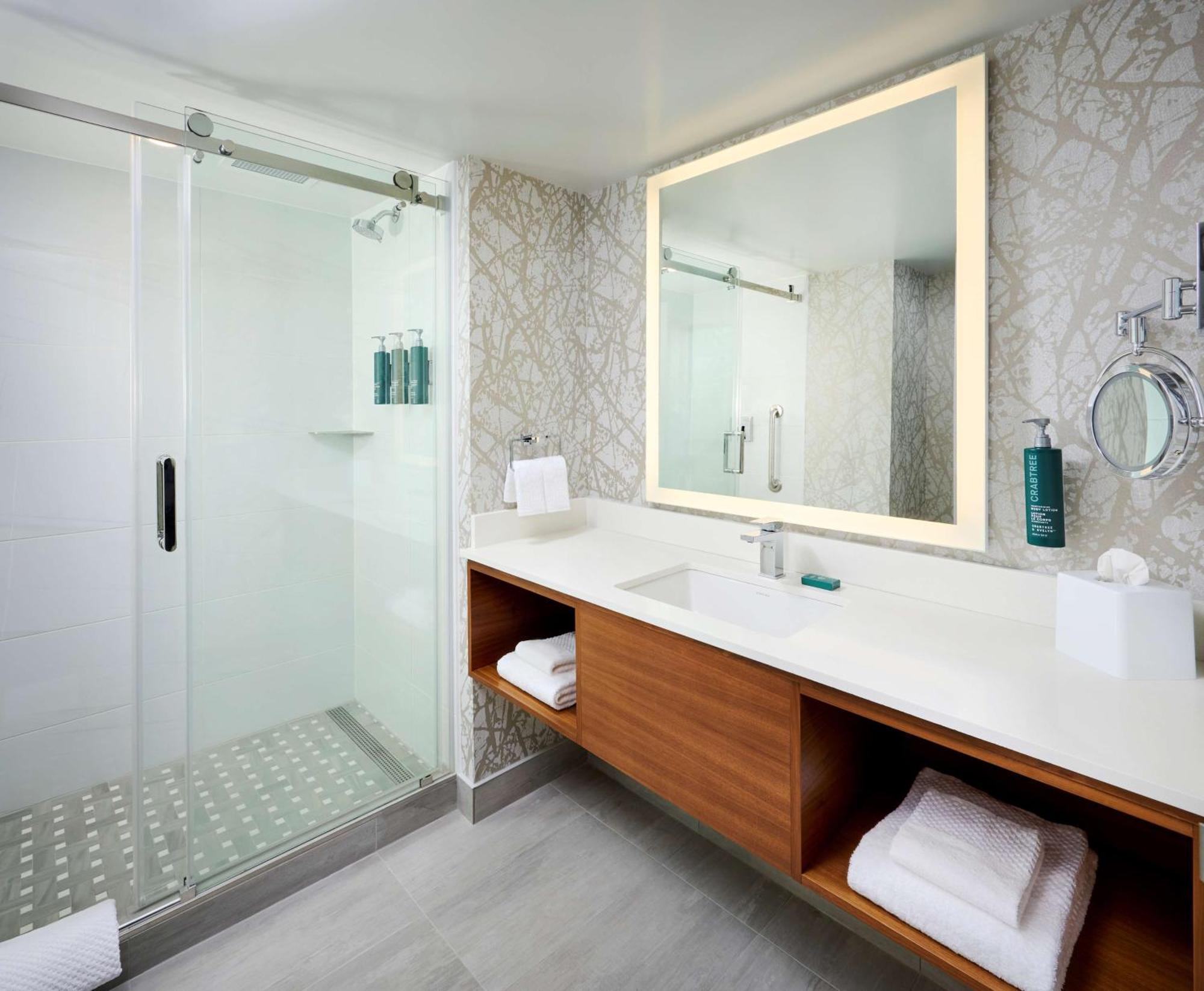 Queen Suite with Two Queen Beds - Water View