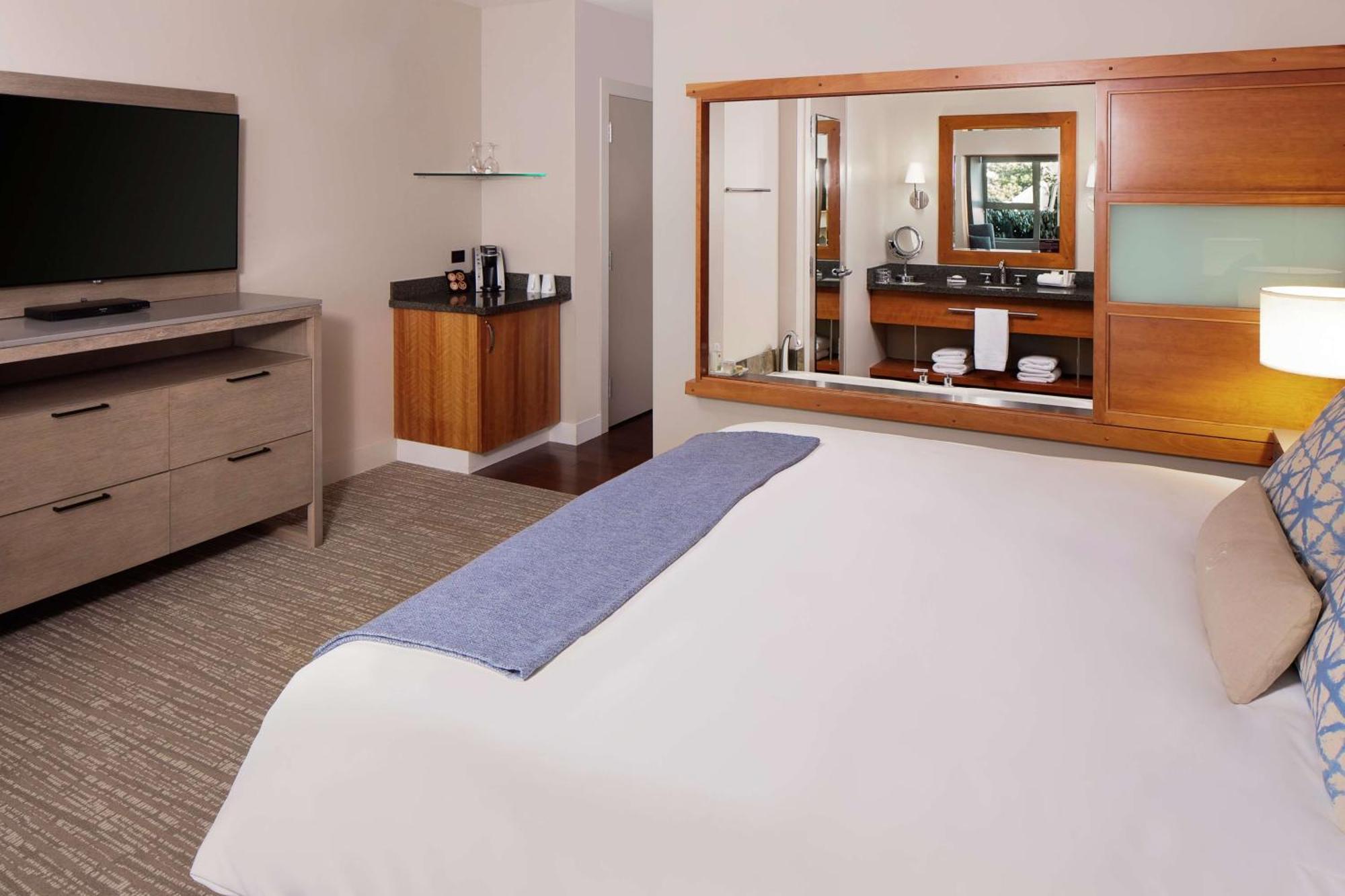 King Room Partial Bay View