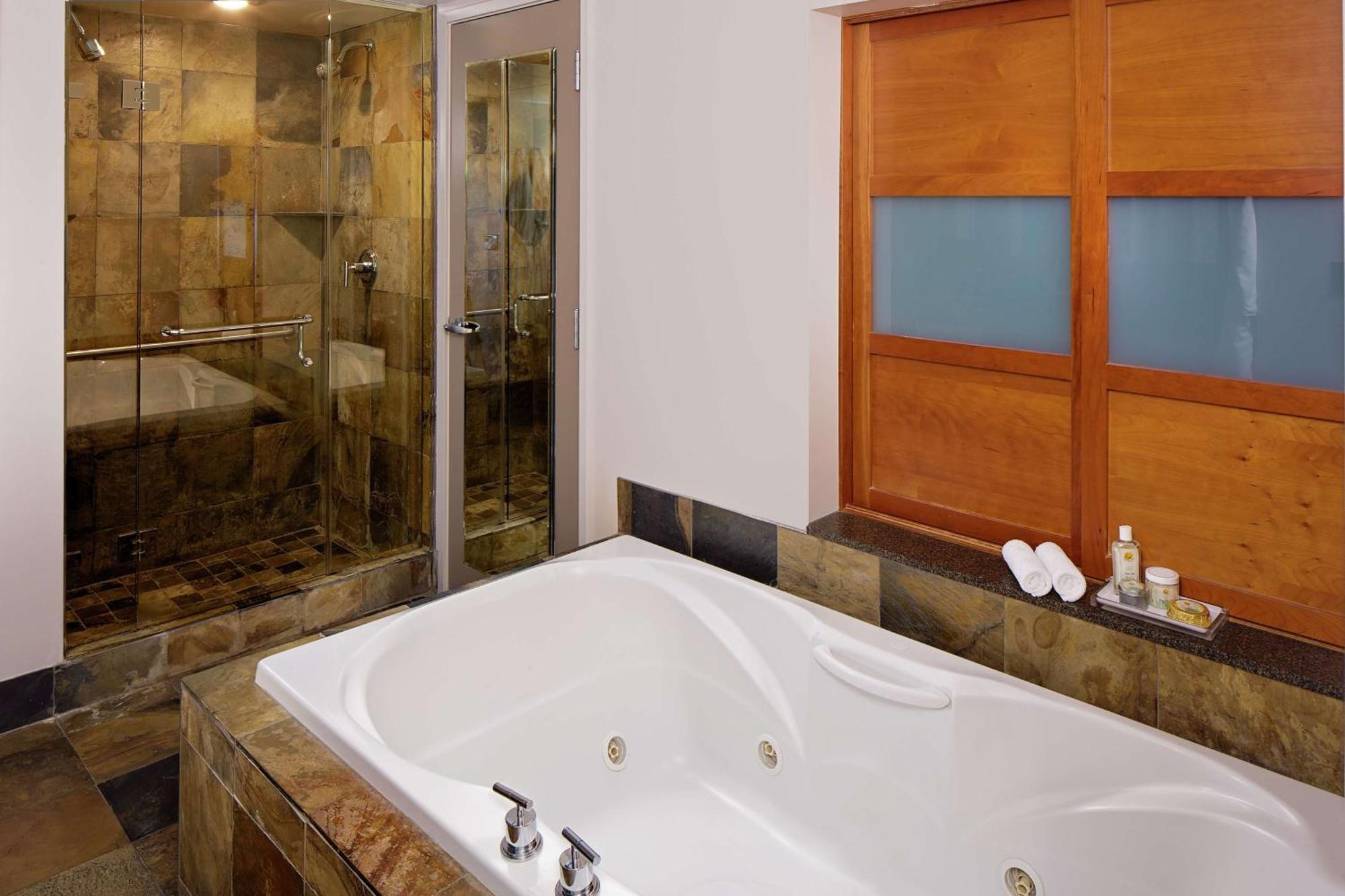 One-Bedroom King Suite Bay View