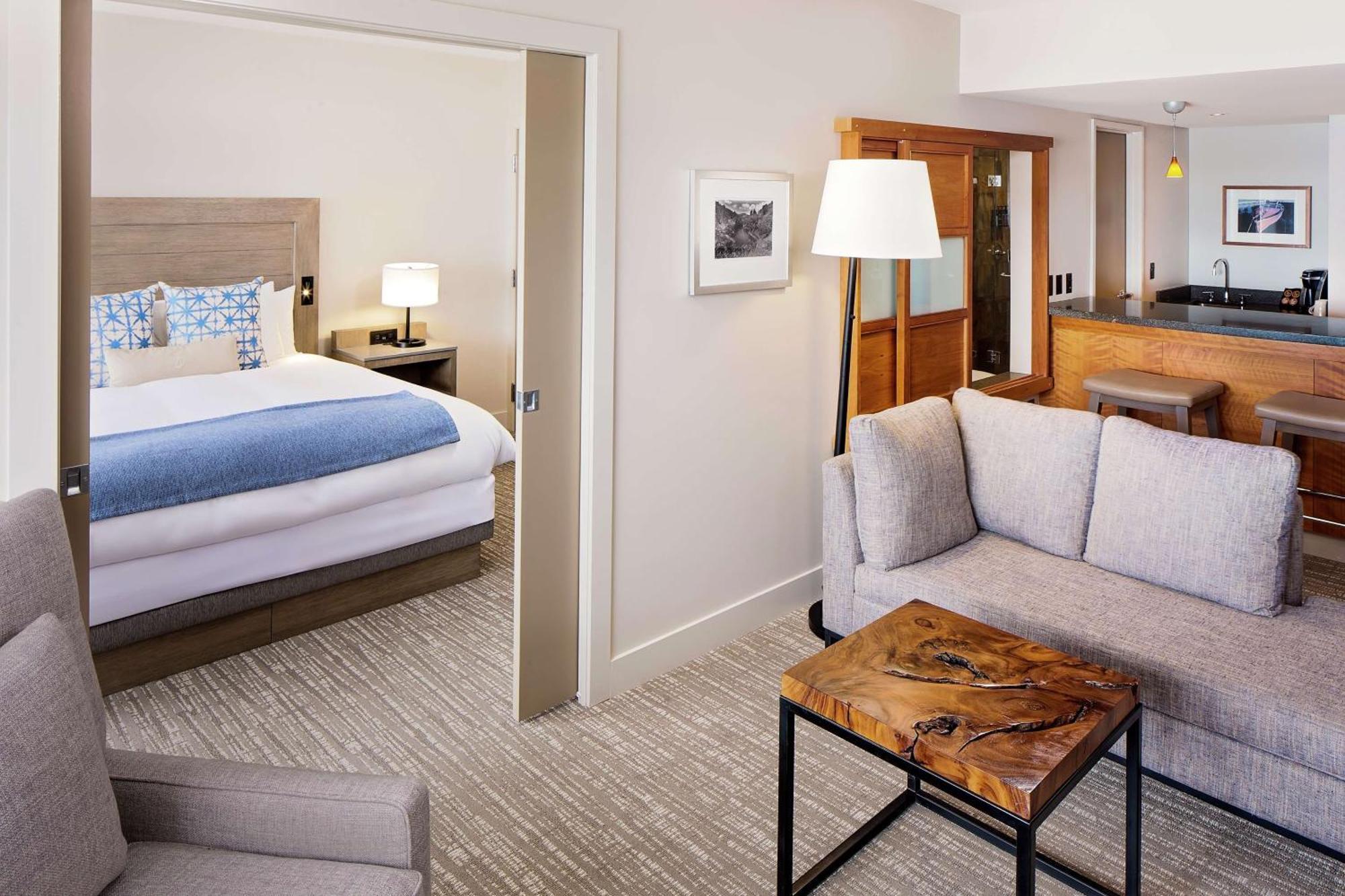 One-Bedroom King Suite Bay View