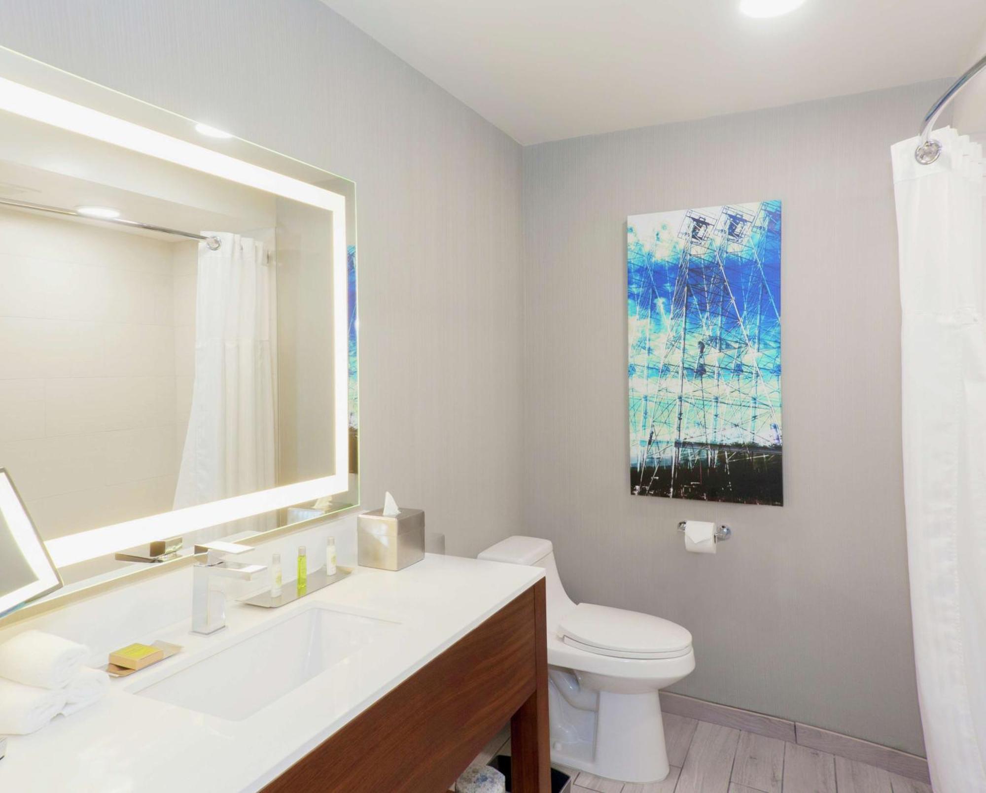 Non-Smoking Queen Room With Pool View