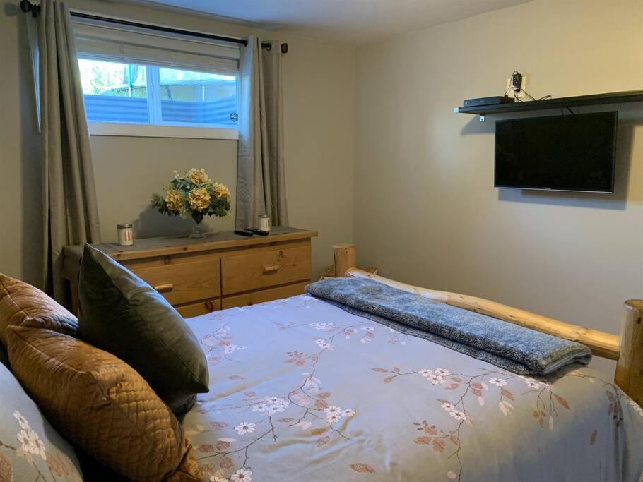 Cozy Guest Room
