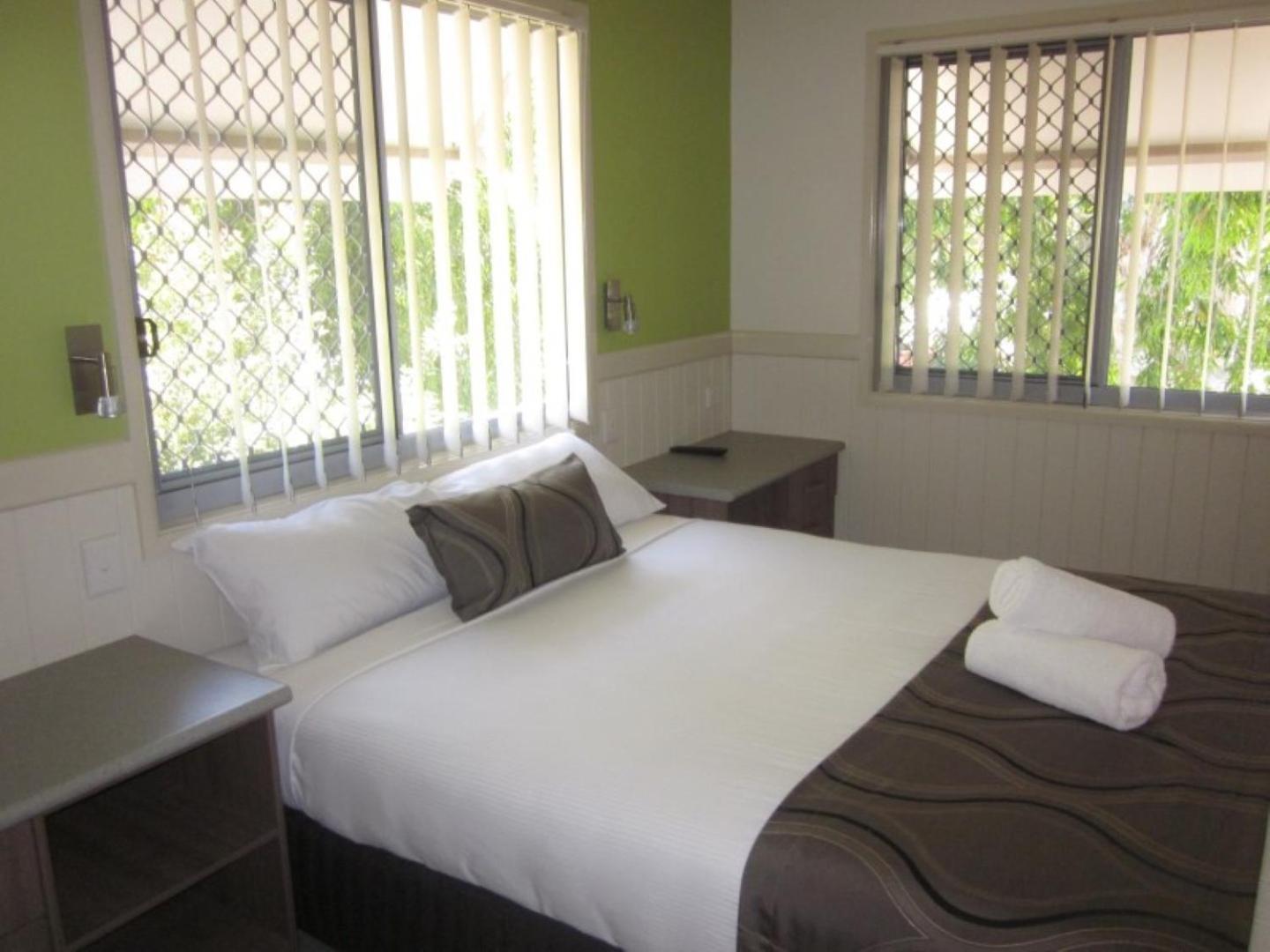 Premium Cabin - Sleeps 4 - Dog Friendly
