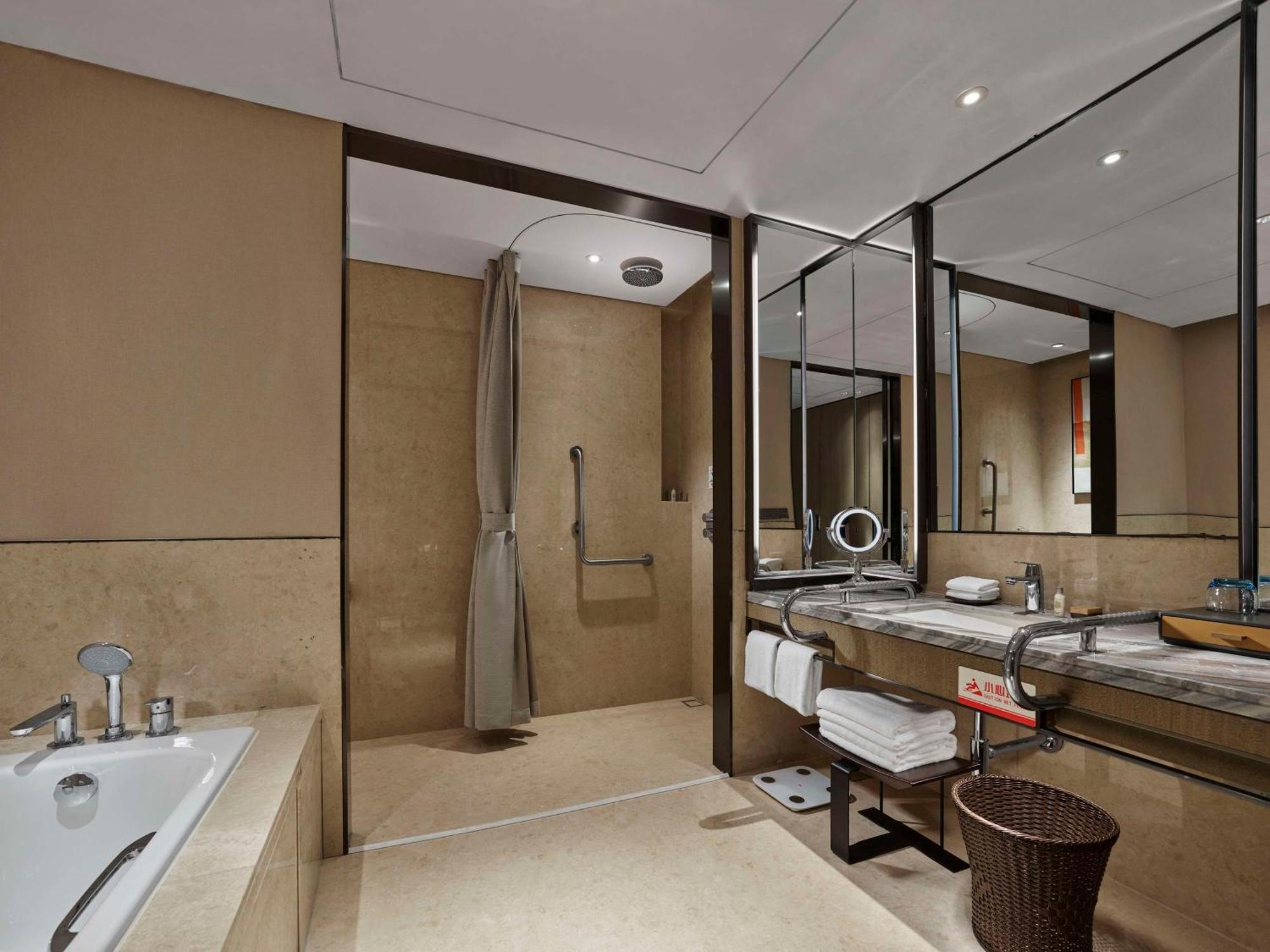 King Room - Mobility Accessible