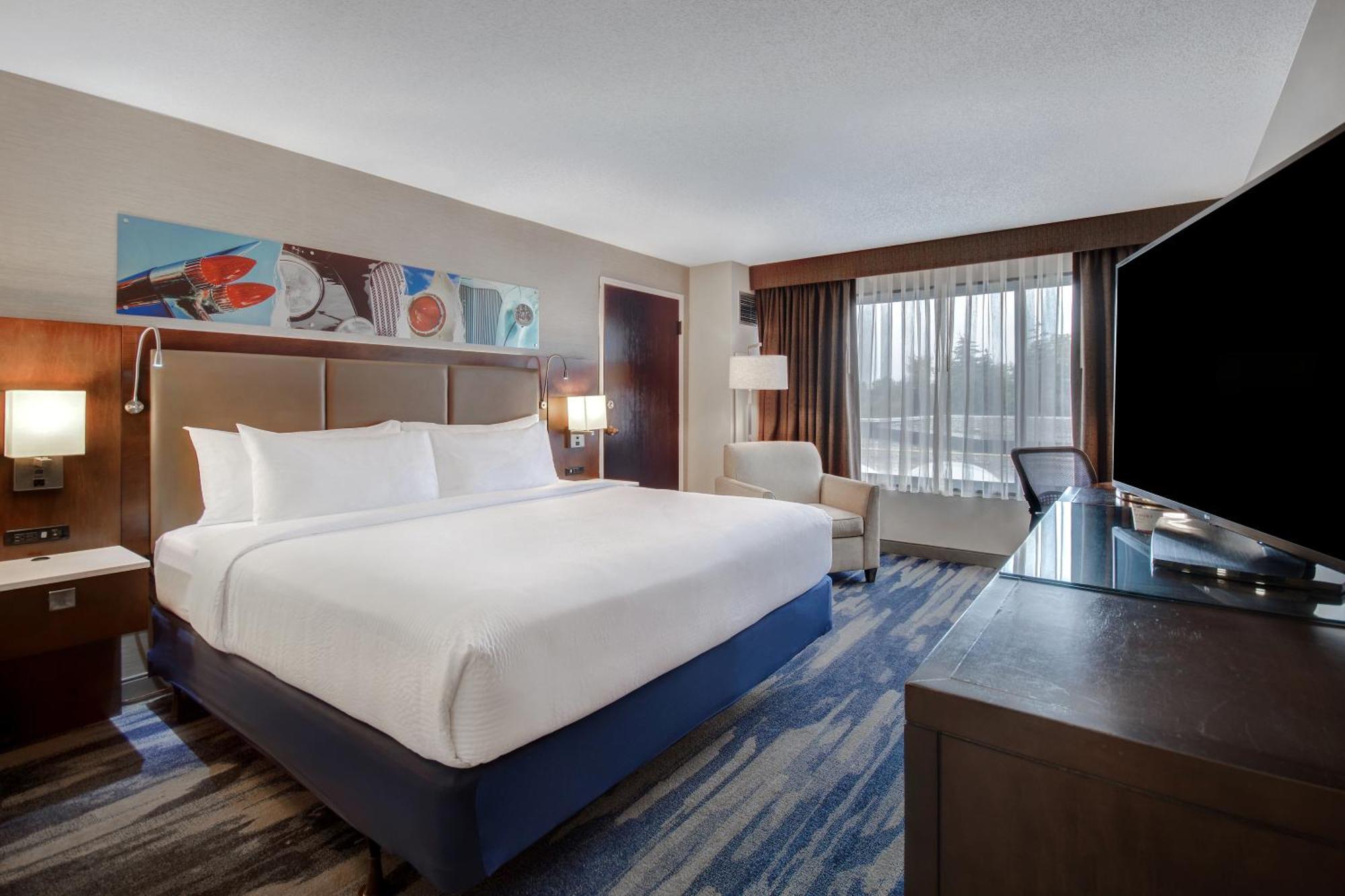 King Room Hearing Accessible or Non-Smoking