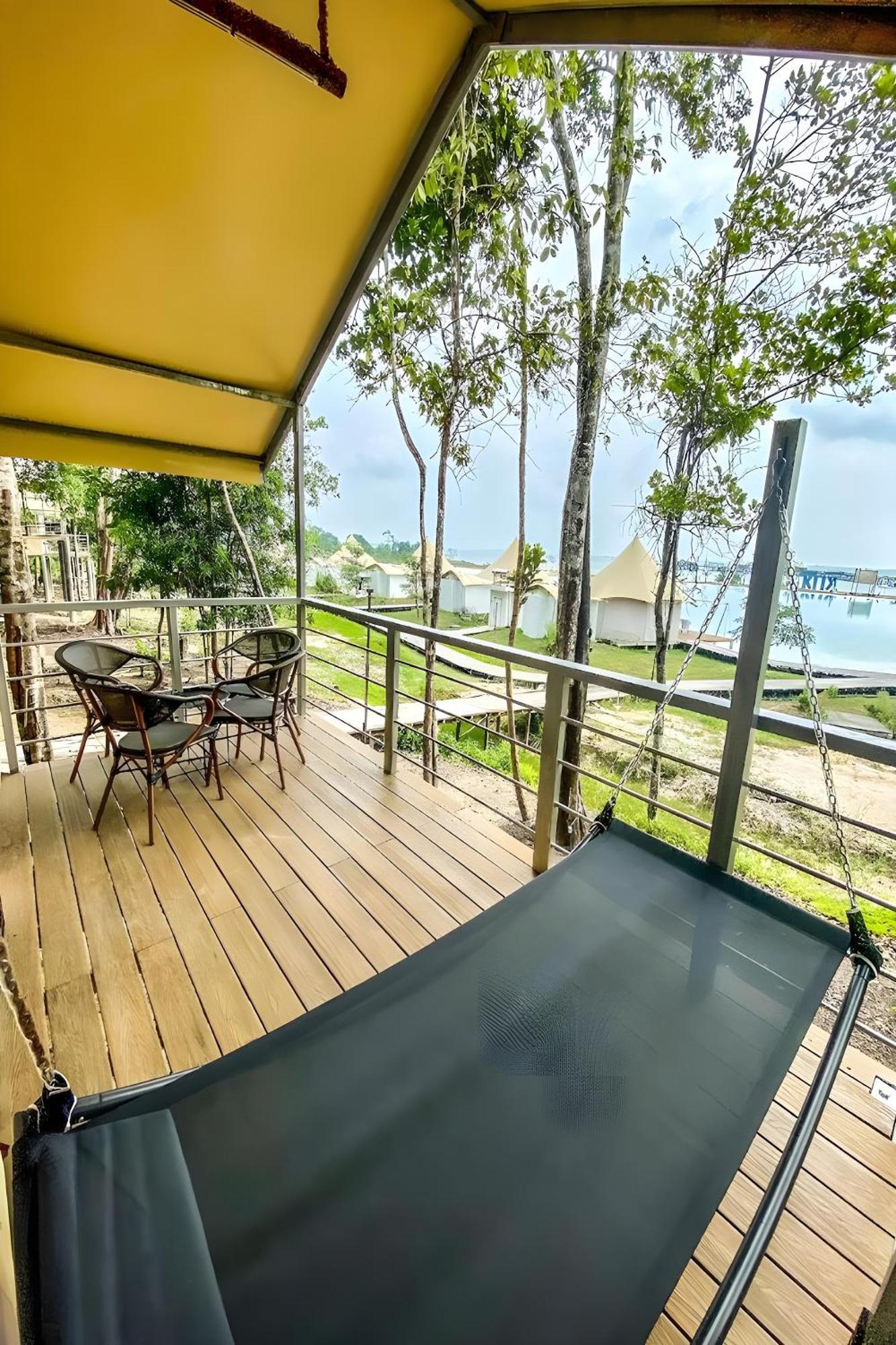 Treehouse Lodge