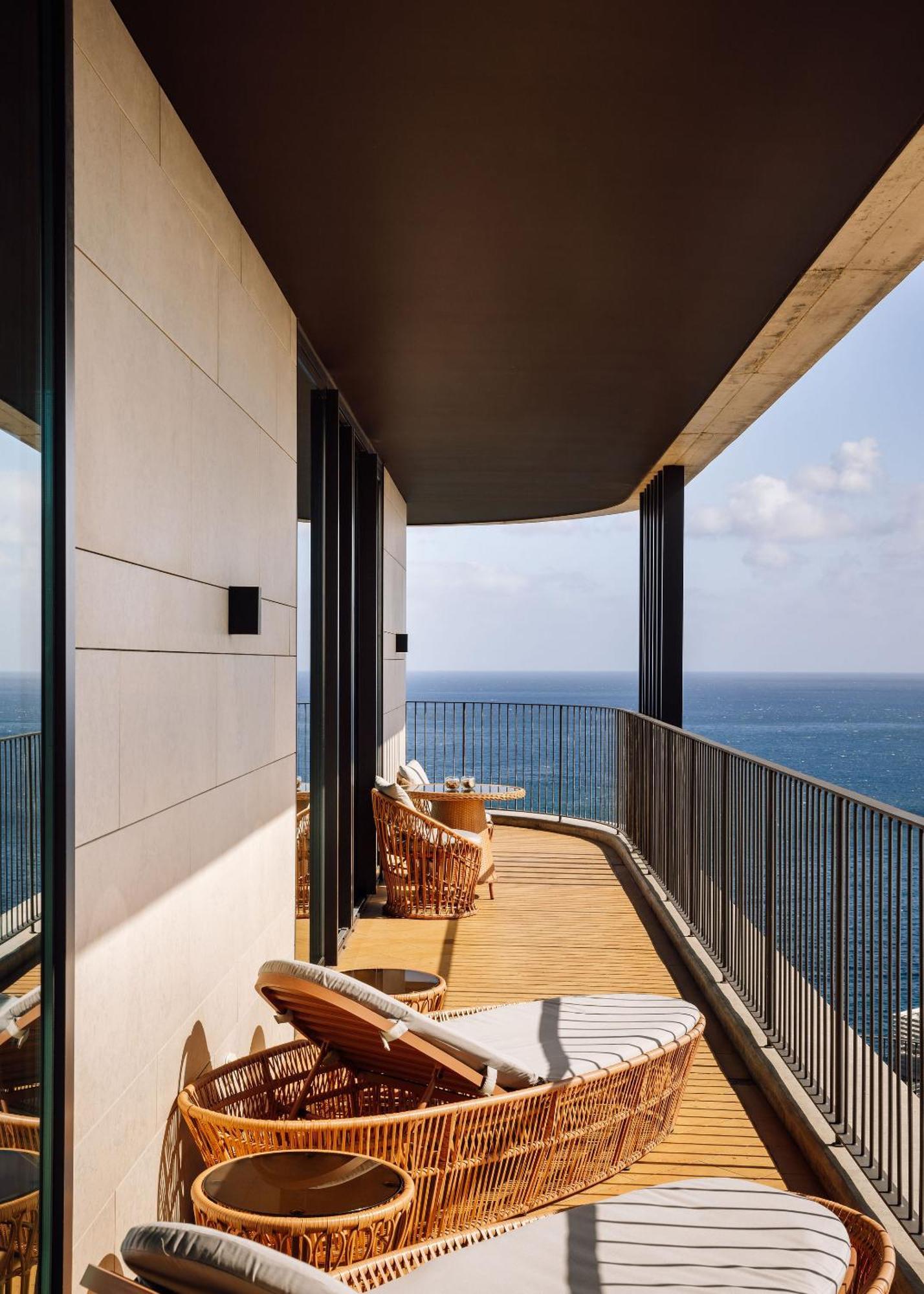 Corner Suite